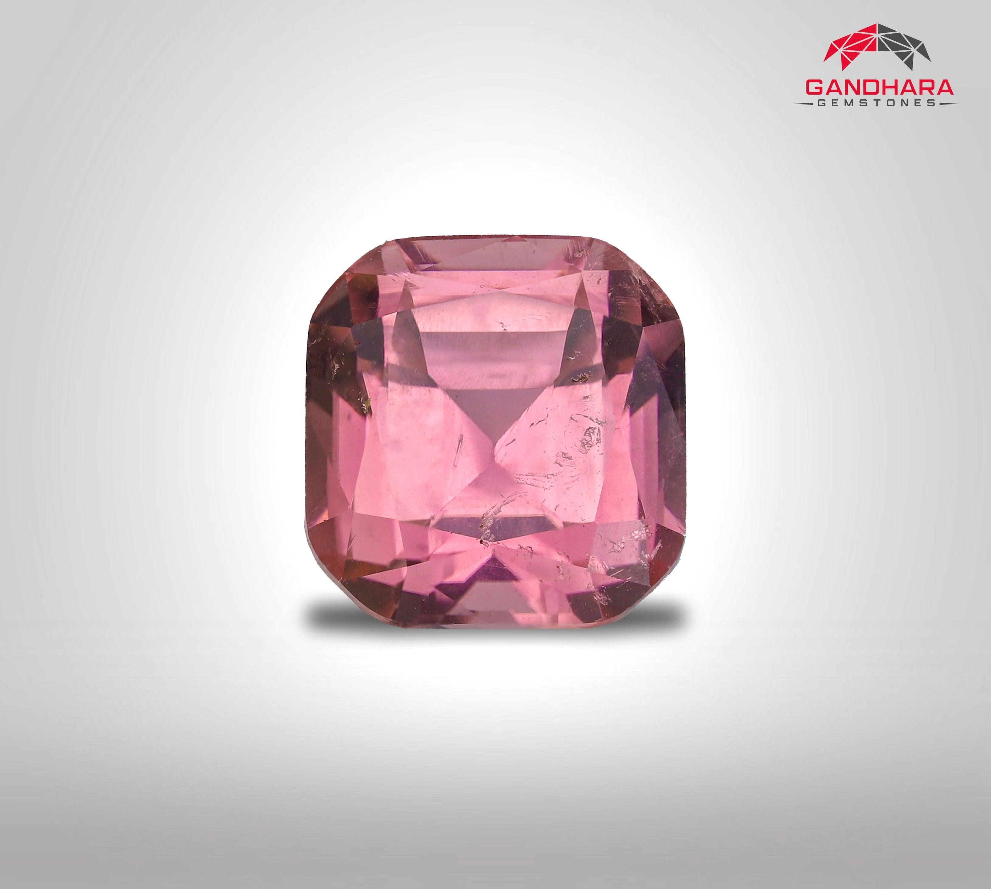 Sweet Pink Natural Tourmaline, disponible à la vente au prix de gros, naturel de haute qualité, 3,62 carats Loose certified Pink tourmaline gemstone from Congo.

Informations sur le produit :
TYPE DE PIERRE PRÉCIEUSE	Tourmaline naturelle rose