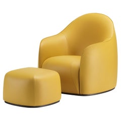 Ensemble délicat de fauteuil et pouf moutarde par Elisa Giovannoni