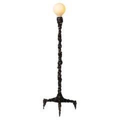 Lampada alta "Sweet Thing" in bronzo fuso patinato di William Guillon