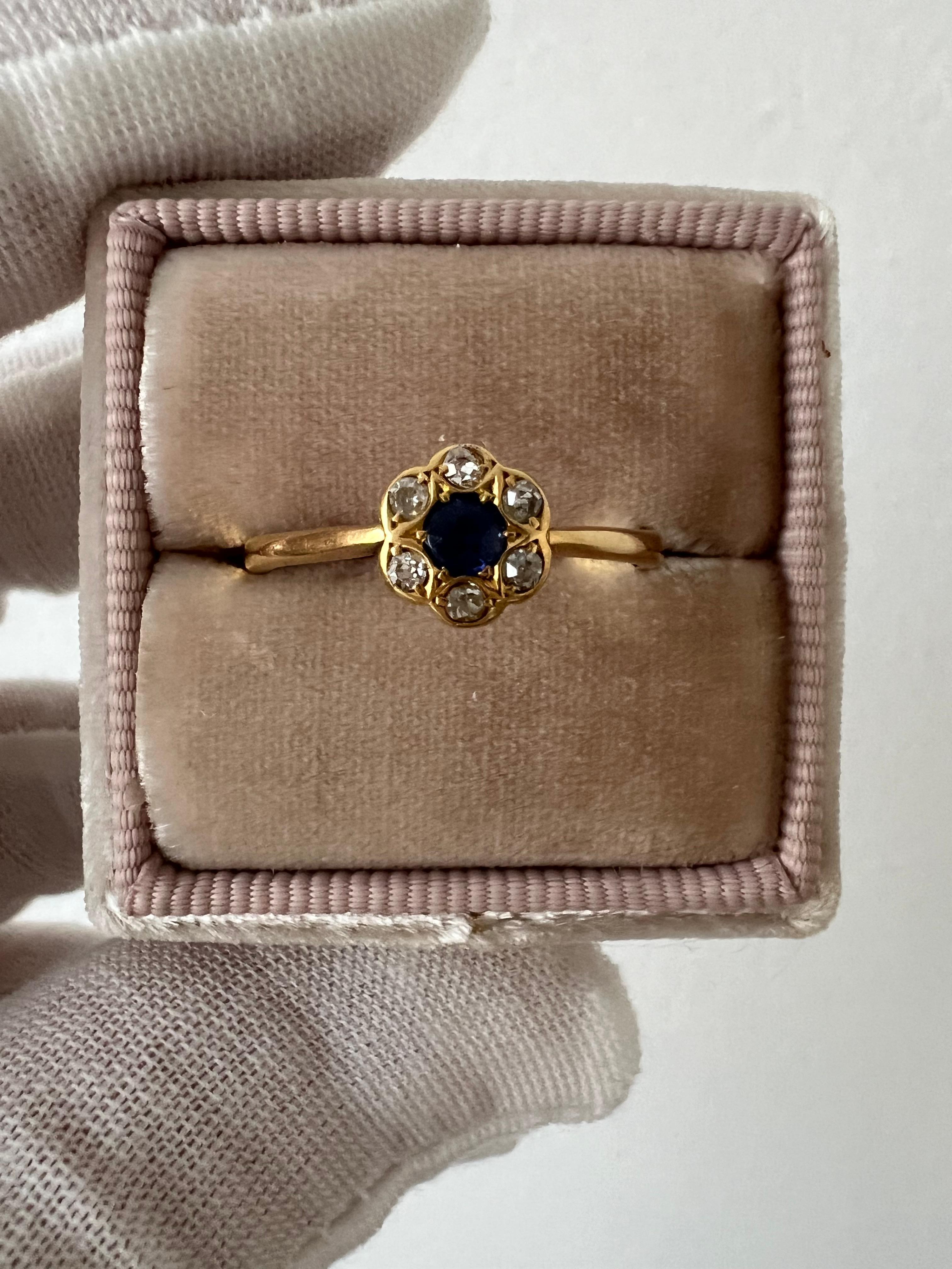 da uomo o donna Dolce anello di fidanzamento vintage in oro giallo 18 carati con diamanti e zaffiri. in vendita