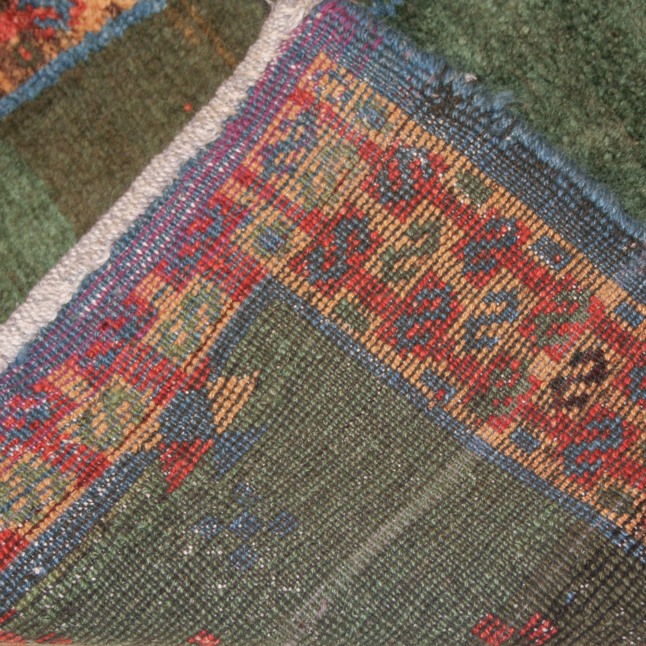 Petit tapis tribal vintage vert émeraude Excellent état - En vente à Milan, IT