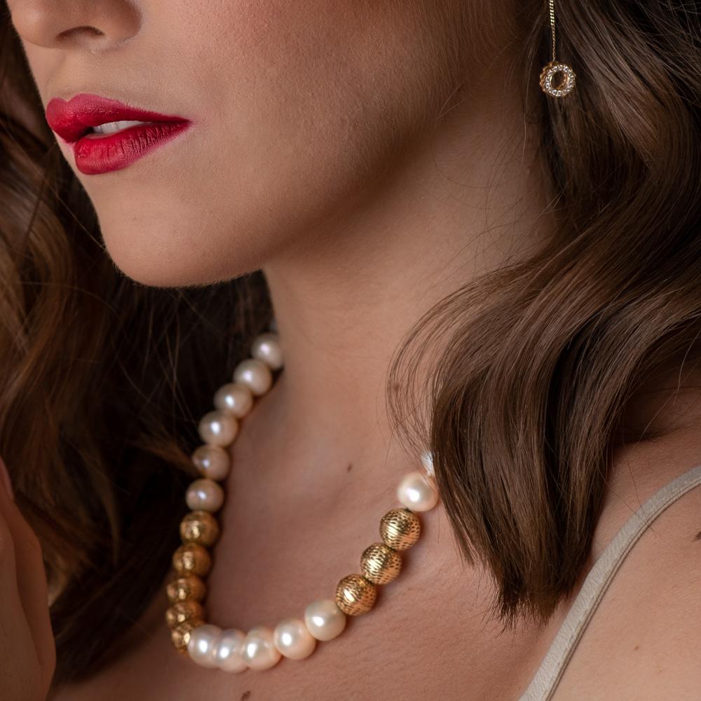 Round Cut  18 Karat Gold, Sweetwater Pearls Collier For Sale
