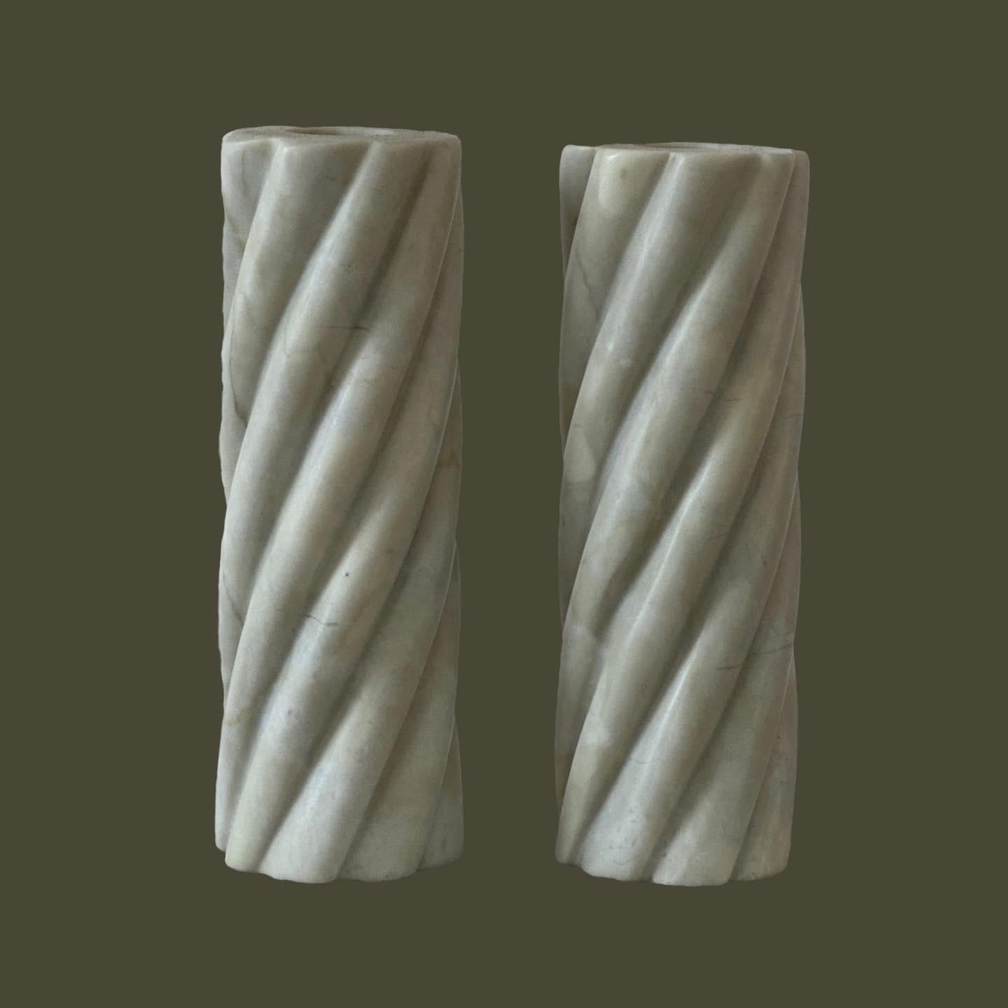 Swell-Kerzenständer: Kerzenständer aus Matcha-Marmor von Anastasio Home (Organische Moderne) im Angebot