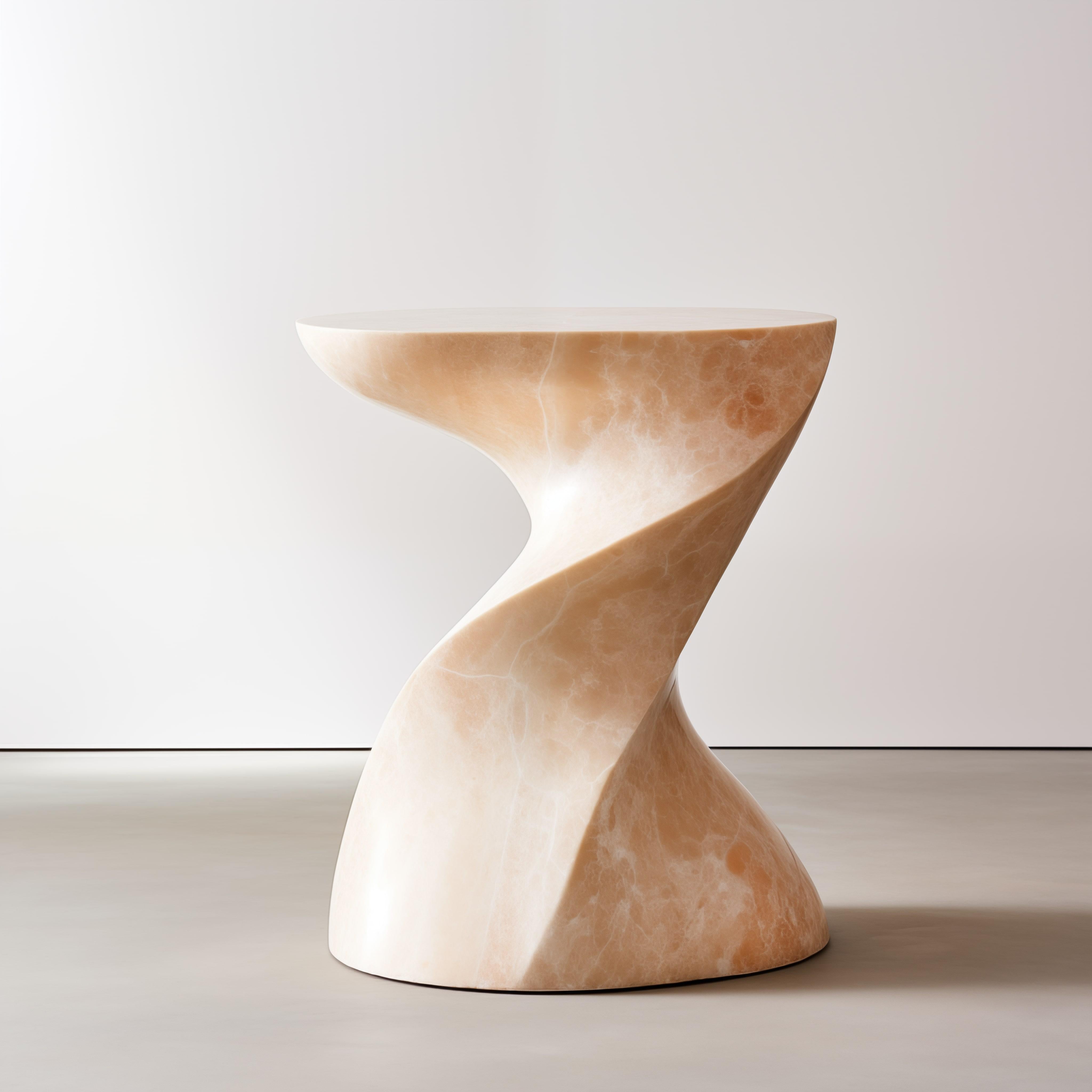 Eleva tu interior con nuestra Mesa auxiliar Swell, una moderna mesa de acento de metal elaborada con precisión y elegancia. Con una anchura compacta de 20