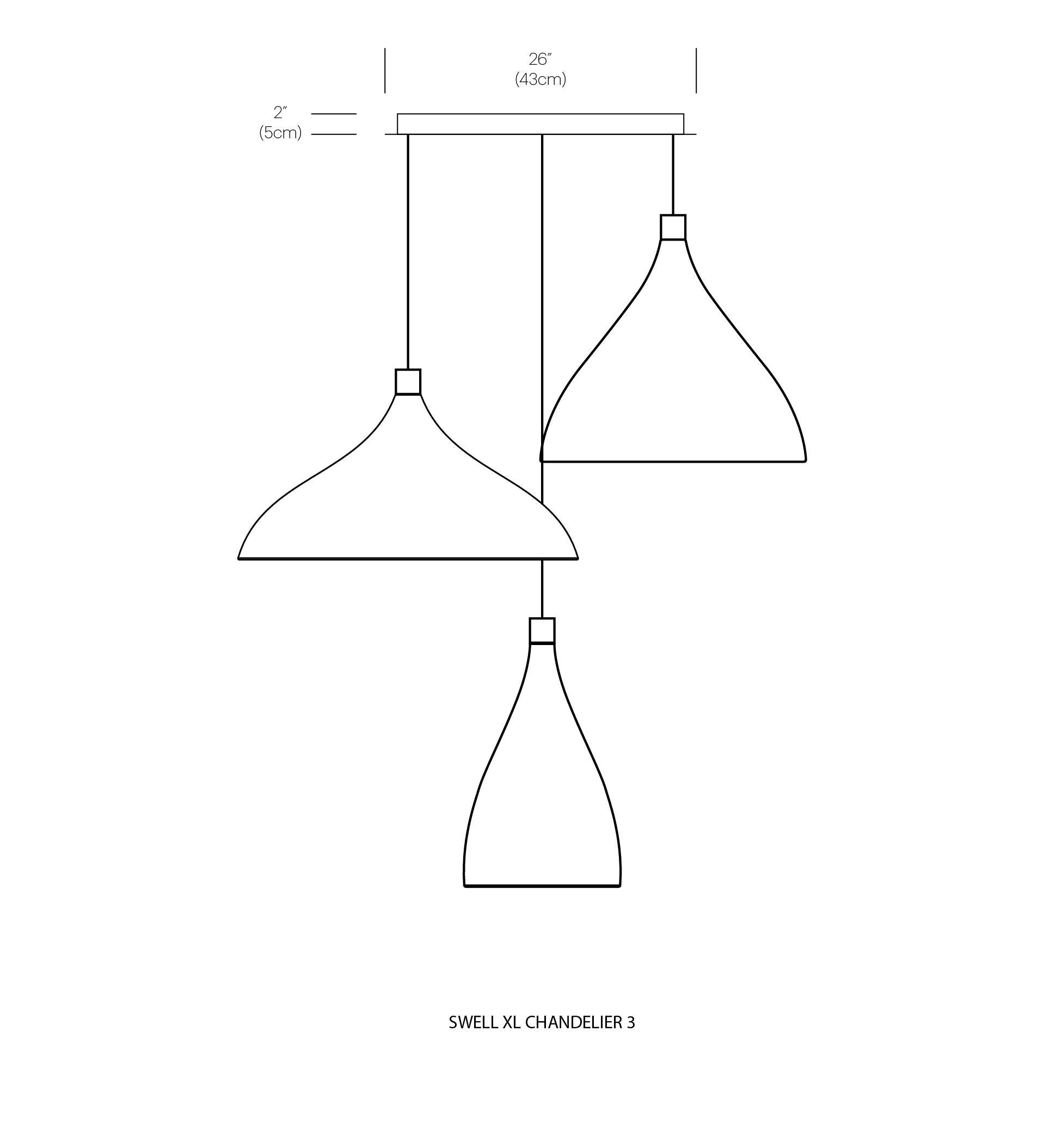 Der elegante Swell Chandelier mit seinen wellenförmigen Konturen ist ein LED-Kronleuchter, der die Grenze zwischen Innen- und Außenbeleuchtung nahtlos überbrückt. Swell Chandelier ist in Gruppen von 3 und 6 Lampen erhältlich, wodurch eine