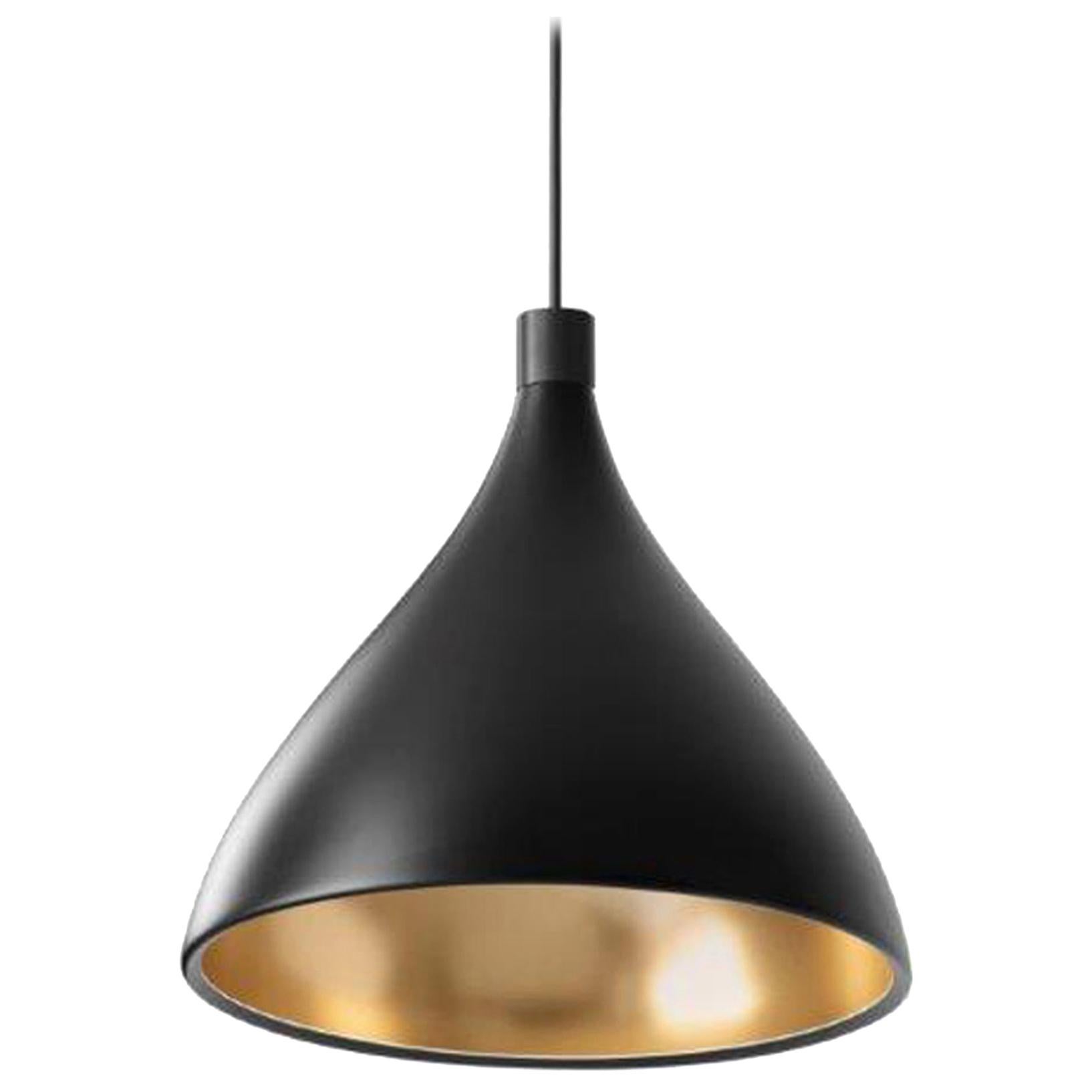 Lampe à suspension LED de taille moyenne Swell XL en noir et laiton par Pablo Designs