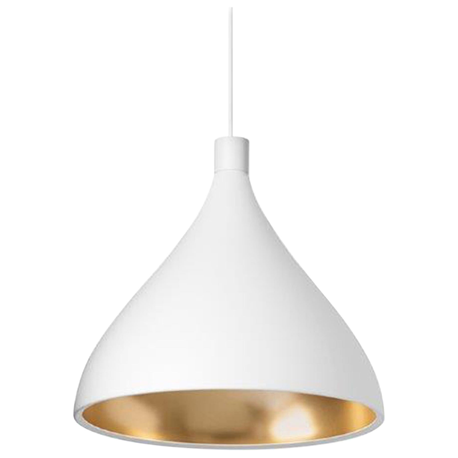 Lampe à suspension LED de taille moyenne Swell XL en blanc et laiton par Pablo Designs