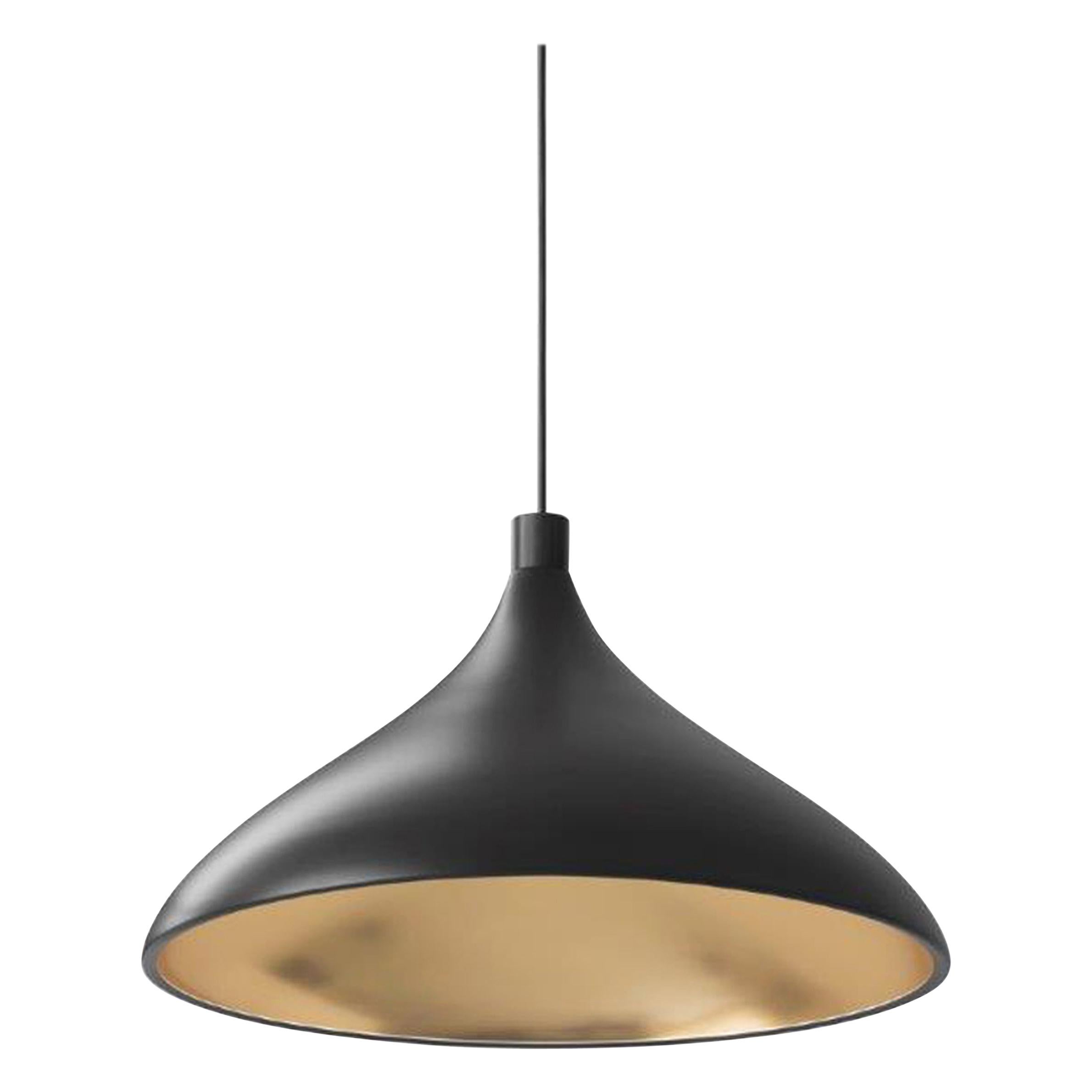 Lampe à suspension LED simple Swell XL noire et large en laiton par Pablo Designs