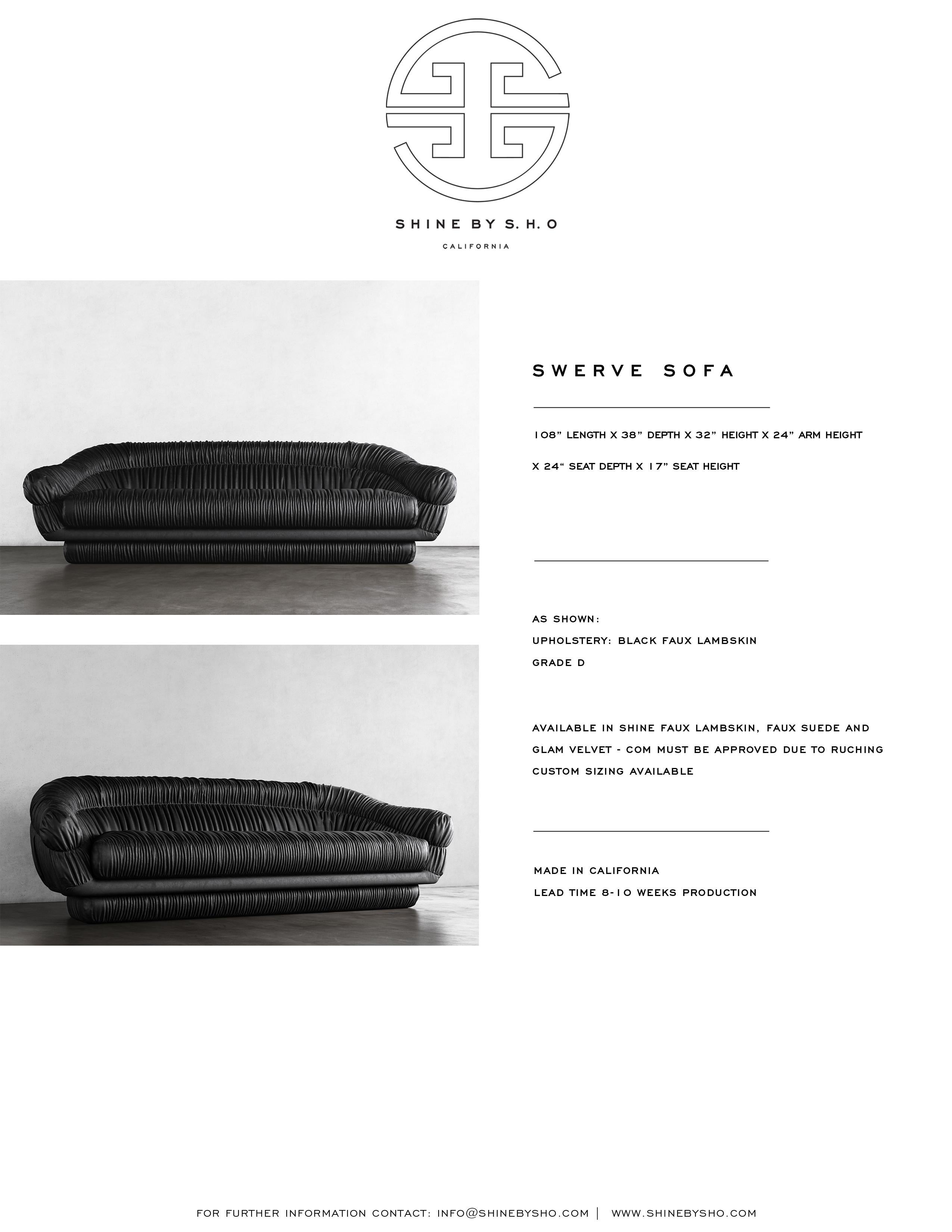 XXIe siècle et contemporain SWERVE SOFA - Canapé moderne en simili cuir noir en vente