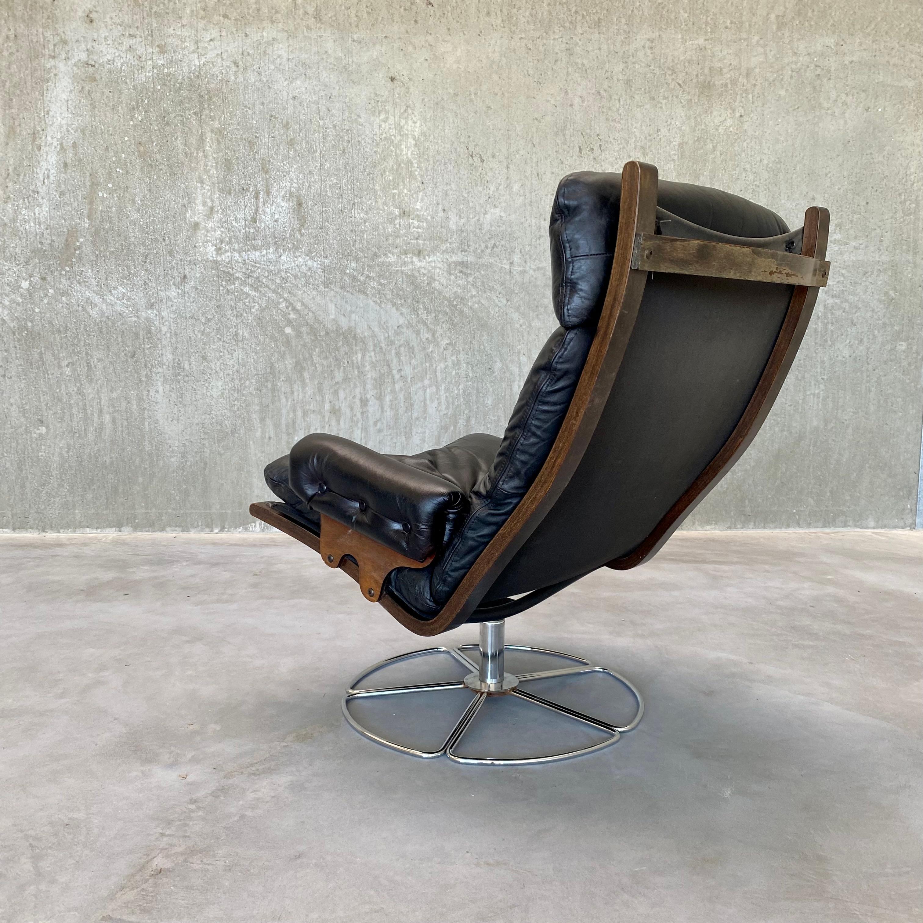 Mid-Century Modern Swiffle Base Leather Lounge Chair by Bruno Mathsson for DUX, Sweden, 1970s