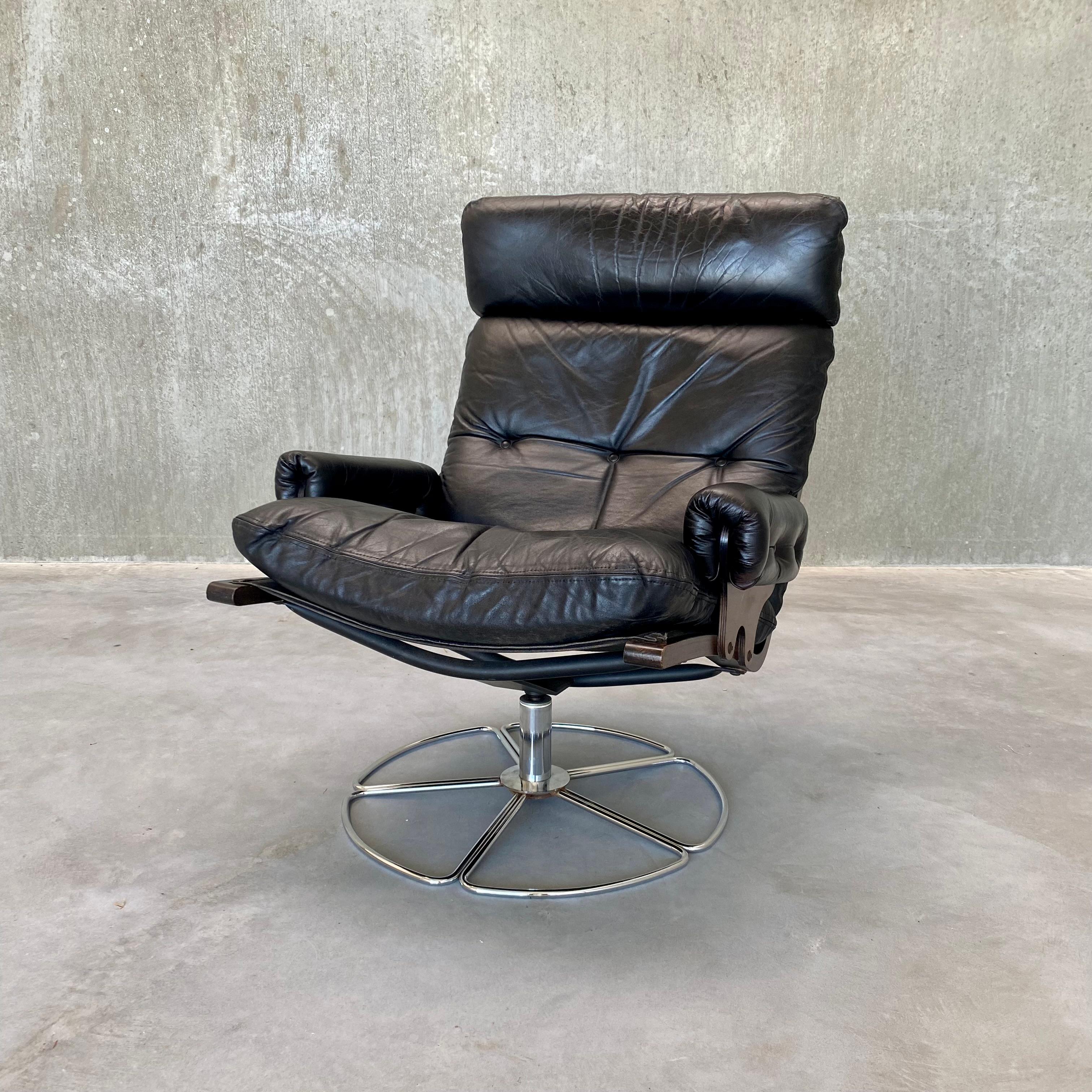 Late 20th Century Swiffle Base Leather Lounge Chair by Bruno Mathsson for DUX, Sweden, 1970s
