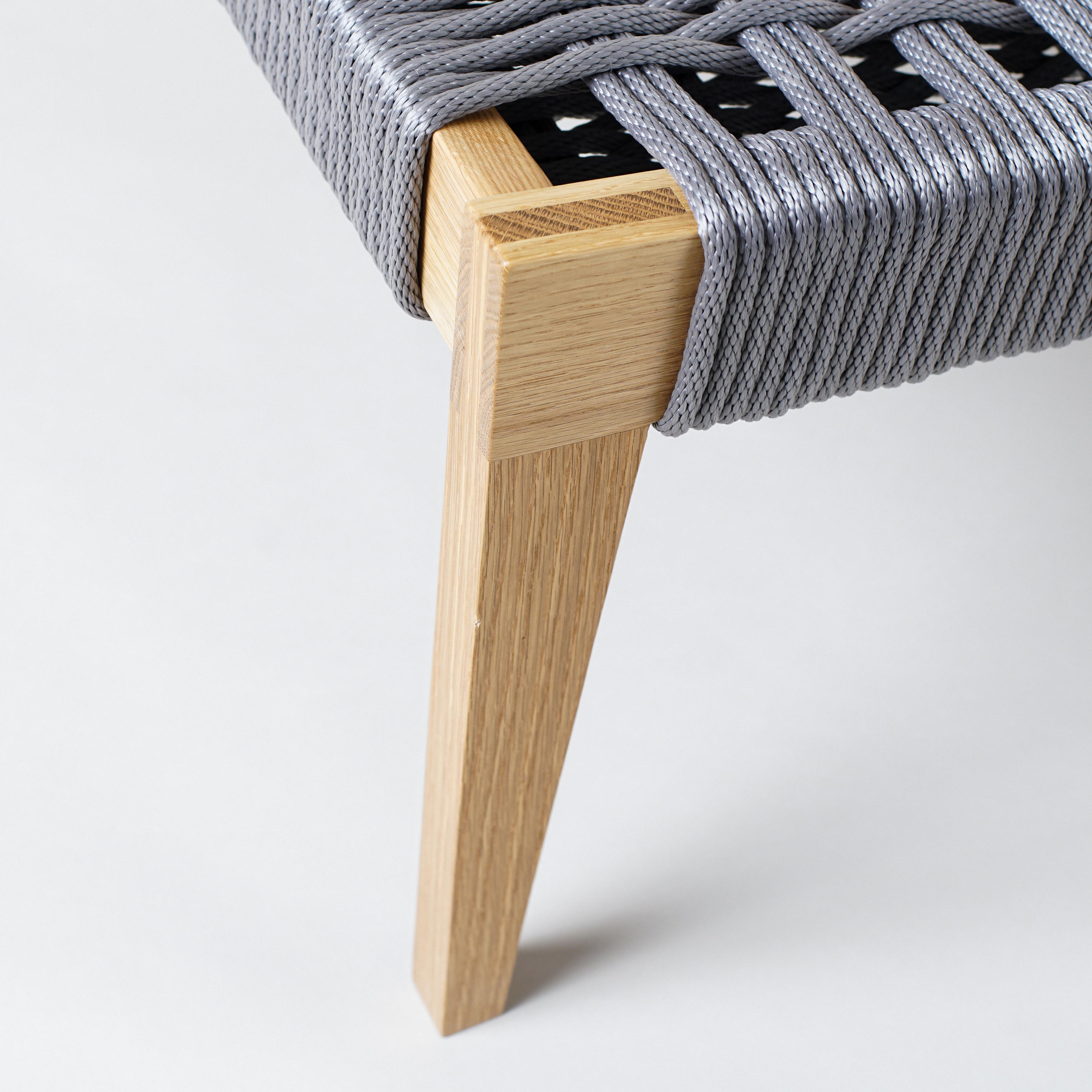 Swift Easy Chair, Moderner Loungesessel mit Spindelrückenlehne aus weißer Eiche und gewebtem Seil im Angebot 1