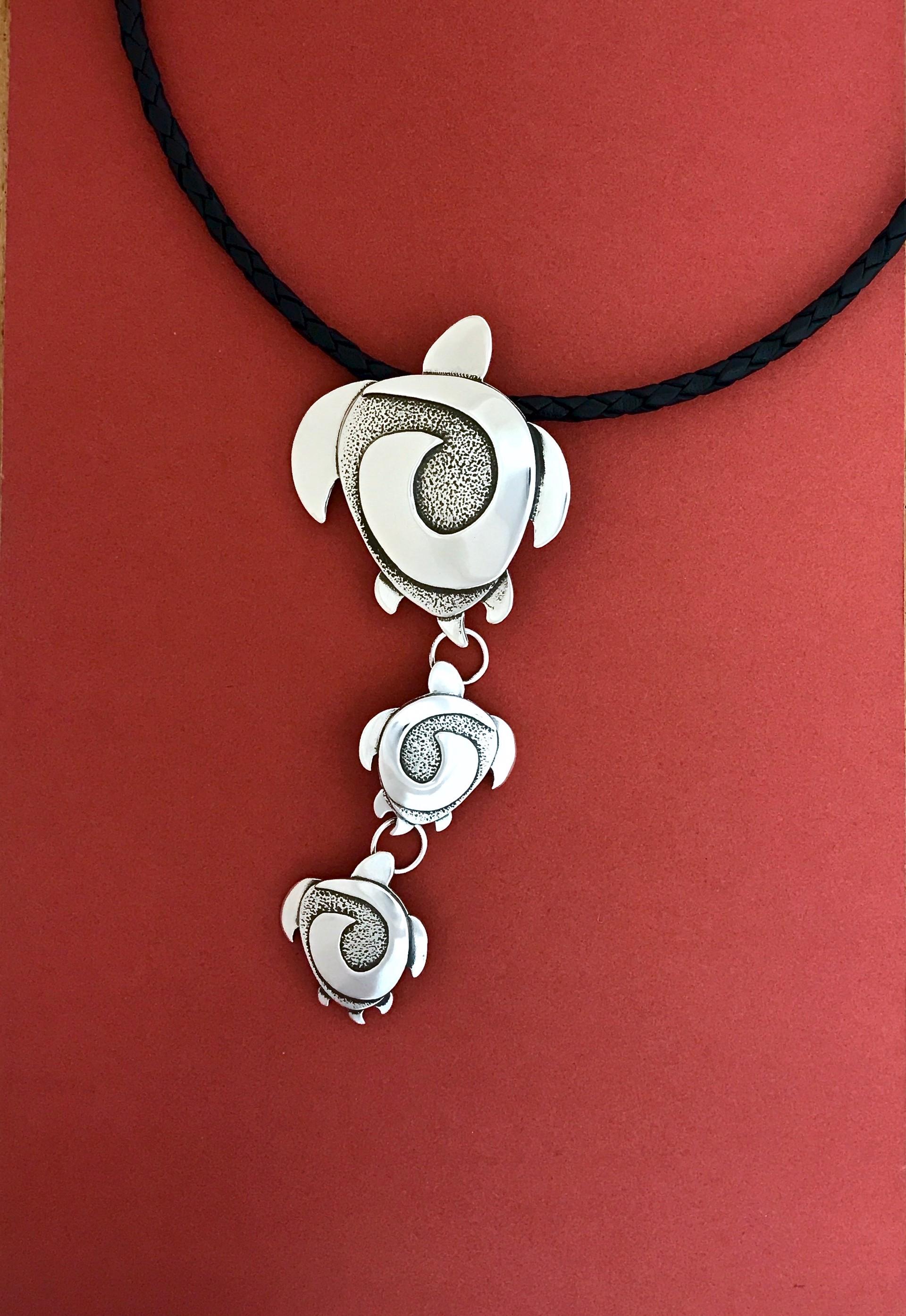 Pendentif tortue nageuse, par Melanie Yazzie, argent, Navajo, contemporain, nouveau Neuf - En vente à Santa Fe, NM