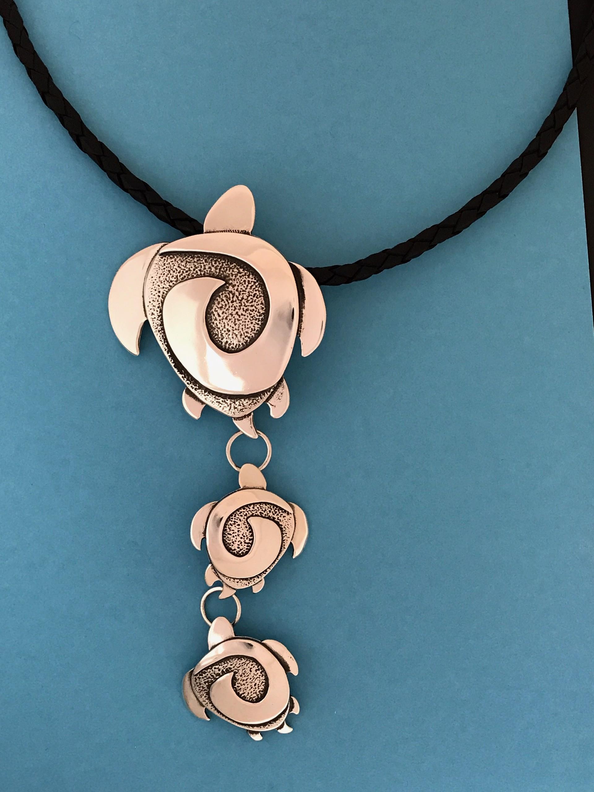 Pendentif tortue nageuse, par Melanie Yazzie, argent, Navajo, contemporain, nouveau Unisexe en vente