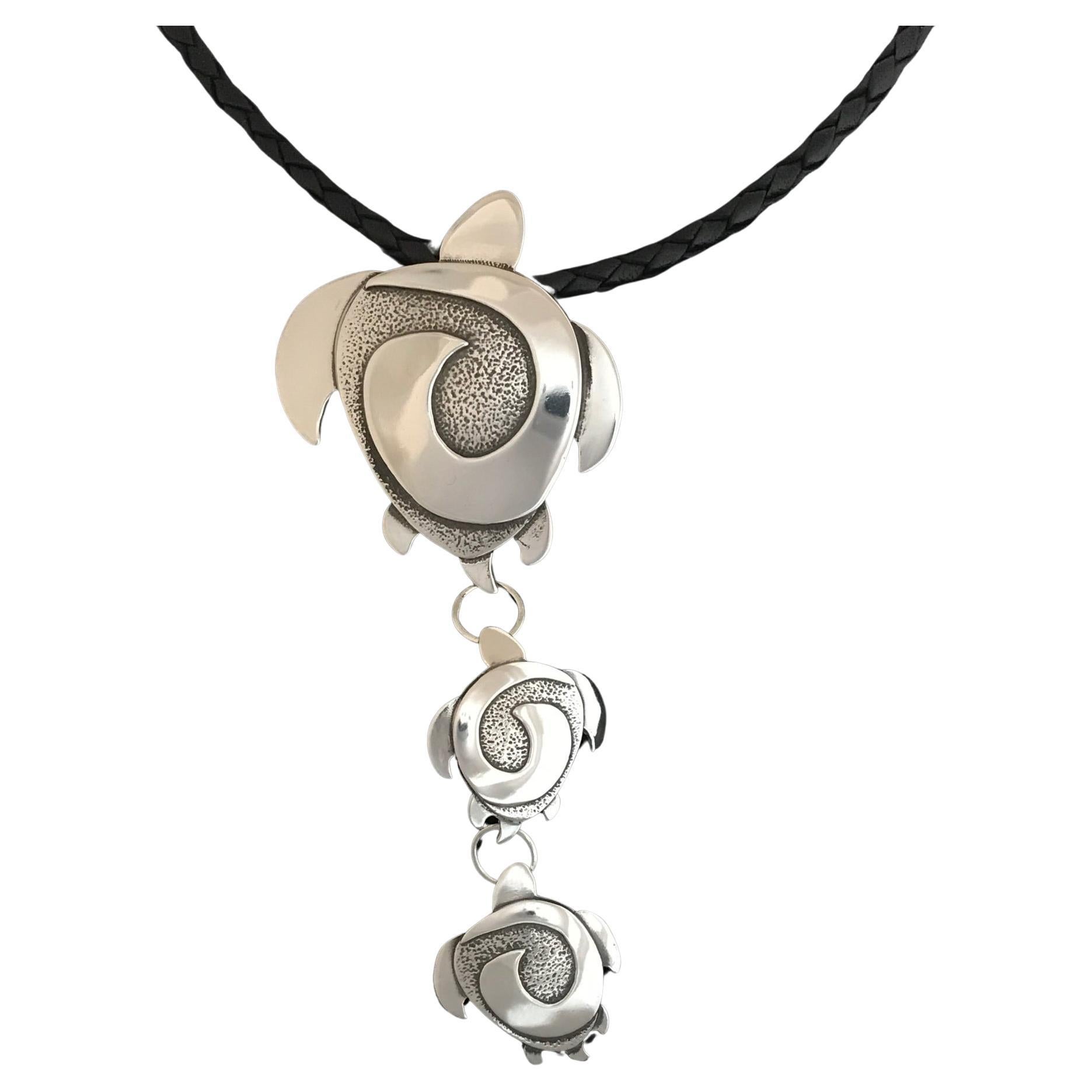 Pendentif tortue nageuse, par Melanie Yazzie, argent, Navajo, contemporain, nouveau