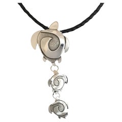Swimmer Turtle Anhänger, von Melanie Yazzie, Silber, Navajo, Contemporary, neu