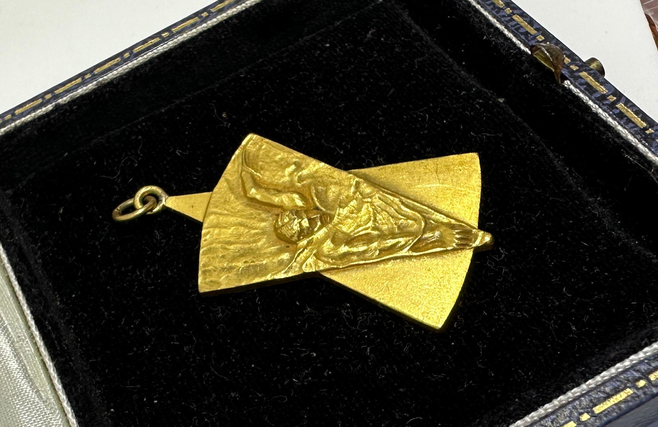 Swimming Medal Art Nouveau Pendant Necklace Olympic Circa 1910 Rare Swimmer In Excellent Condition For Sale In New York, NY