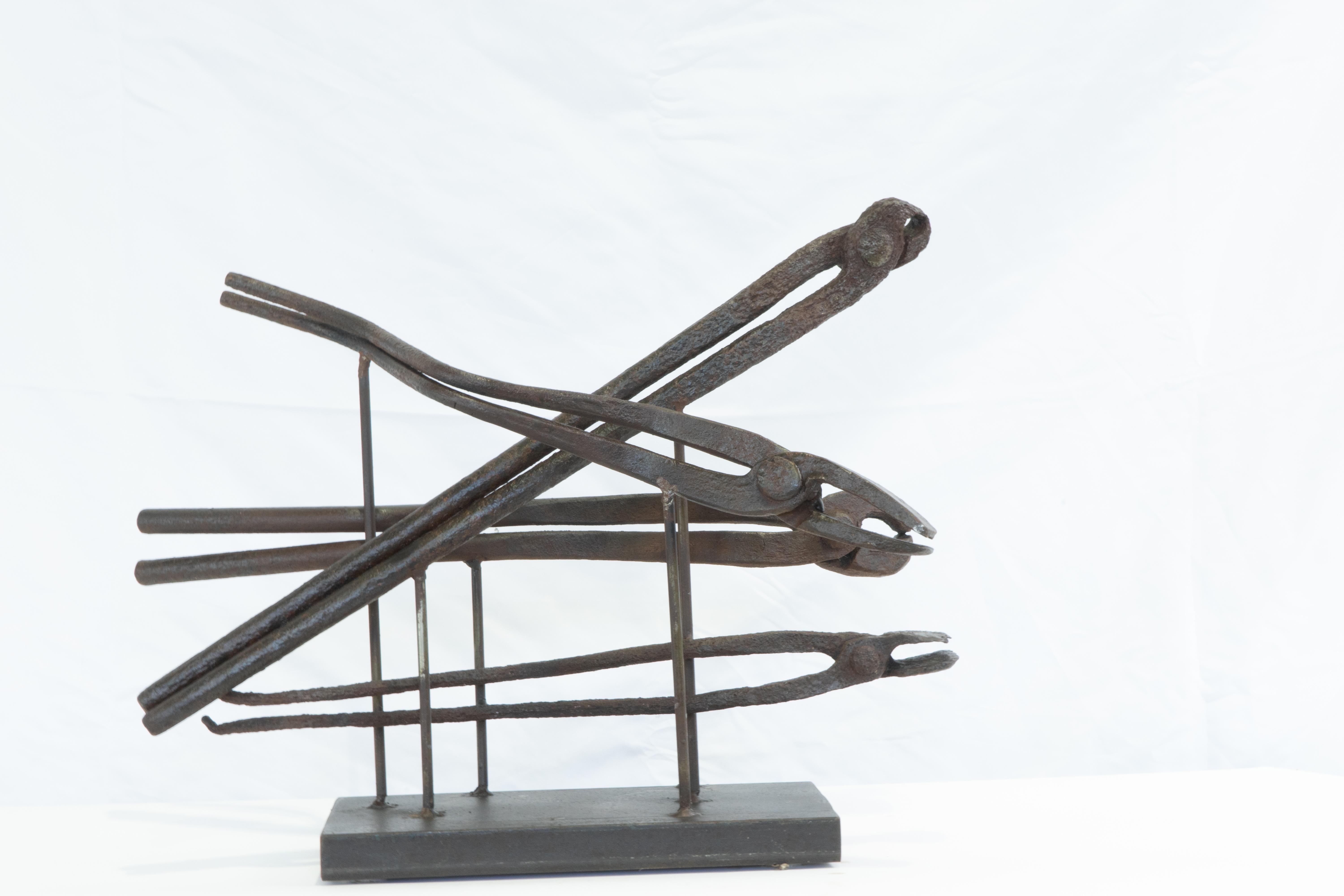 Zeitgenössische Skulptur „Swimming Pliers“ aus Bronzeguss von David Edelman, „Swimming Pliers“ (amerikanisch) im Angebot