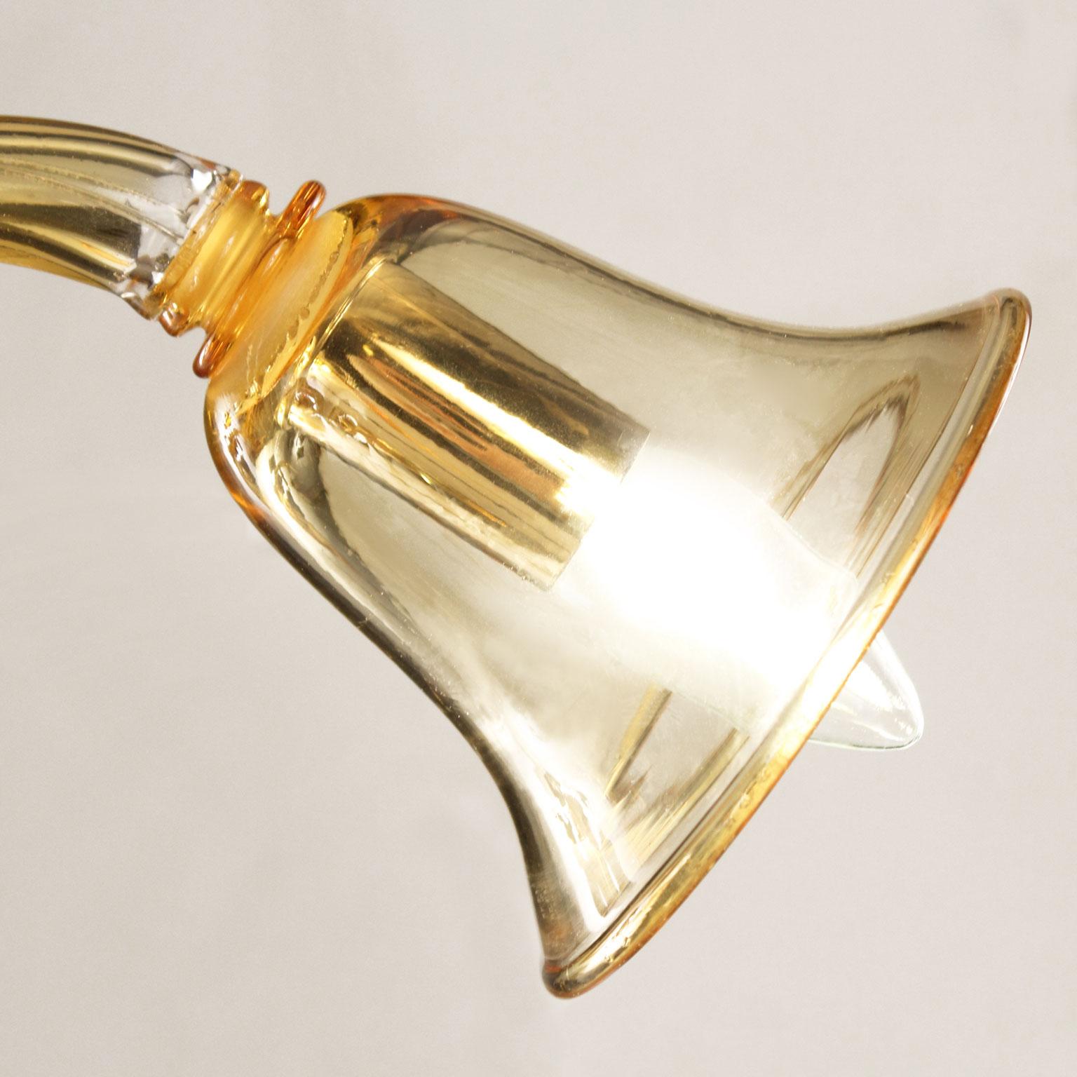 3-Arm-Kronleuchter aus glattem Acacia-Muranoglas mit nach unten gerichteten Leuchten von Multiforme (Italienisch) im Angebot