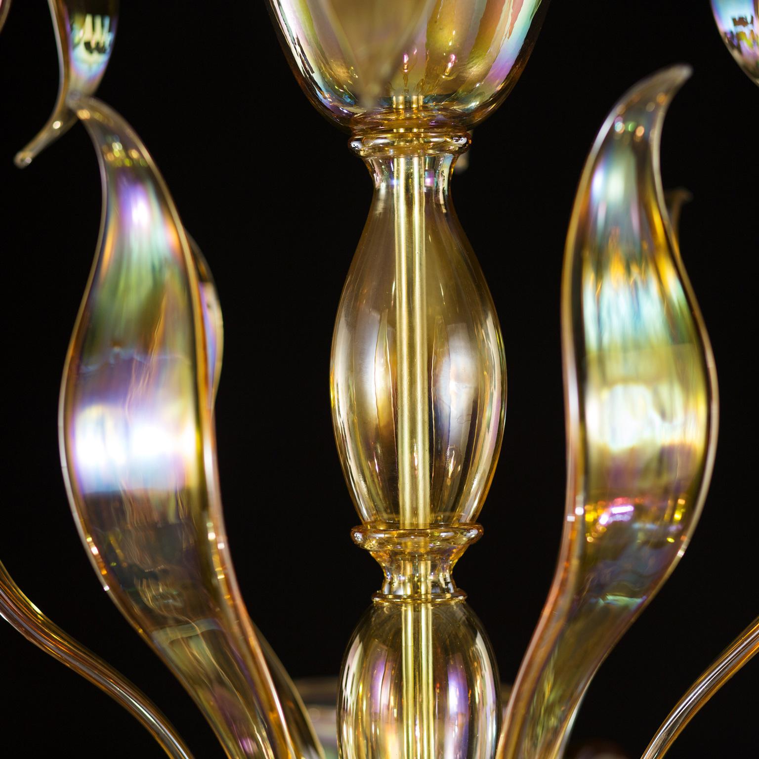 Italienischer italienischer Kronleuchter mit 6 Armen aus Iris-Bernstein-Kunst Muranoglas von Multiforme  (21. Jahrhundert und zeitgenössisch) im Angebot