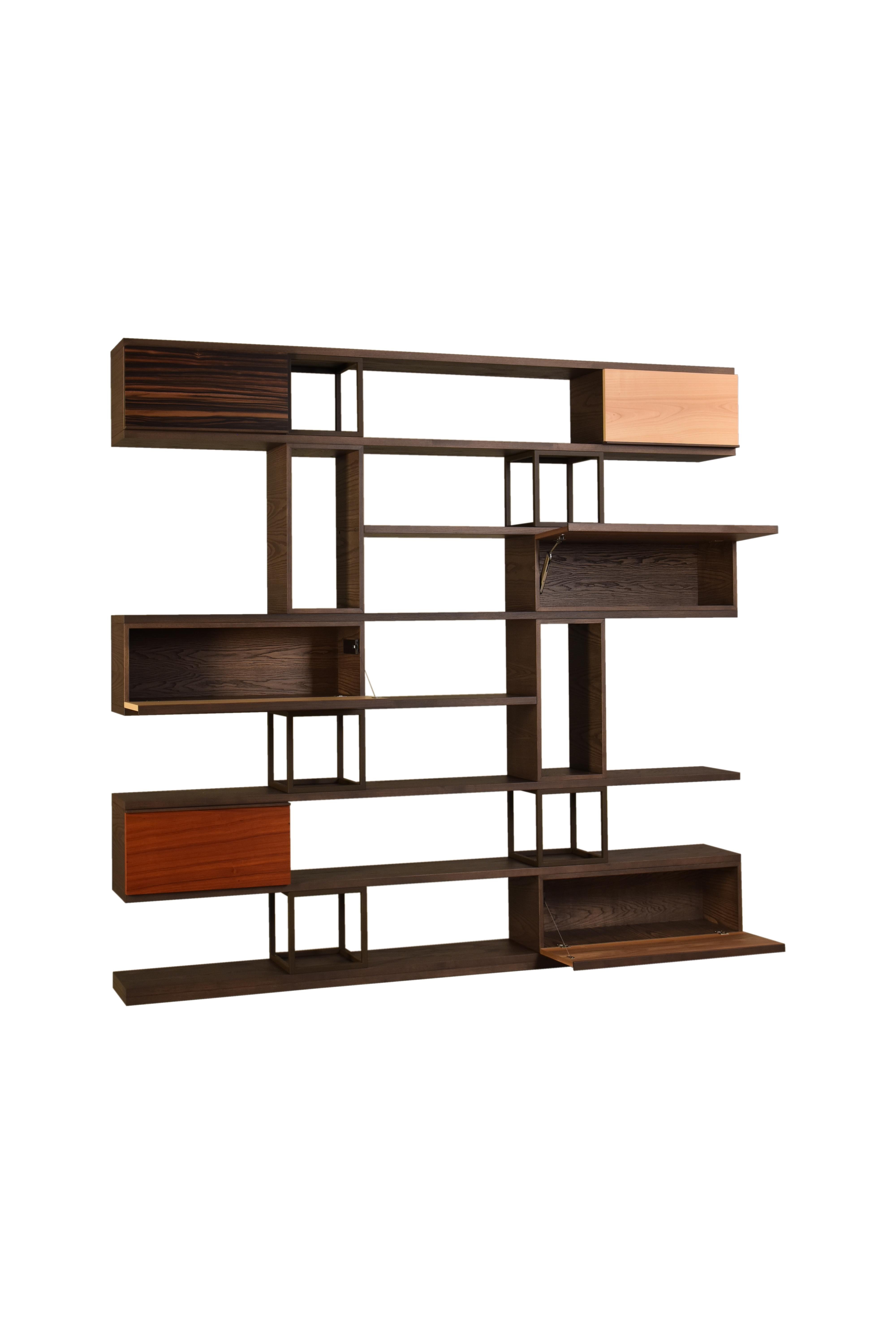 Contemporary style open bookcase, with shelves and modular elements made of ashwood
The structure is supported by varnished metal empty cubes
Available in different color combinations
(shipped disassembled or in 2 pieces)
Designed by Libero Rutilo