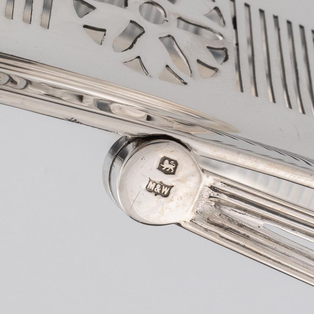 Argento Cestino per torte in argento con manico oscillante Mappin & Webb 1924 in vendita
