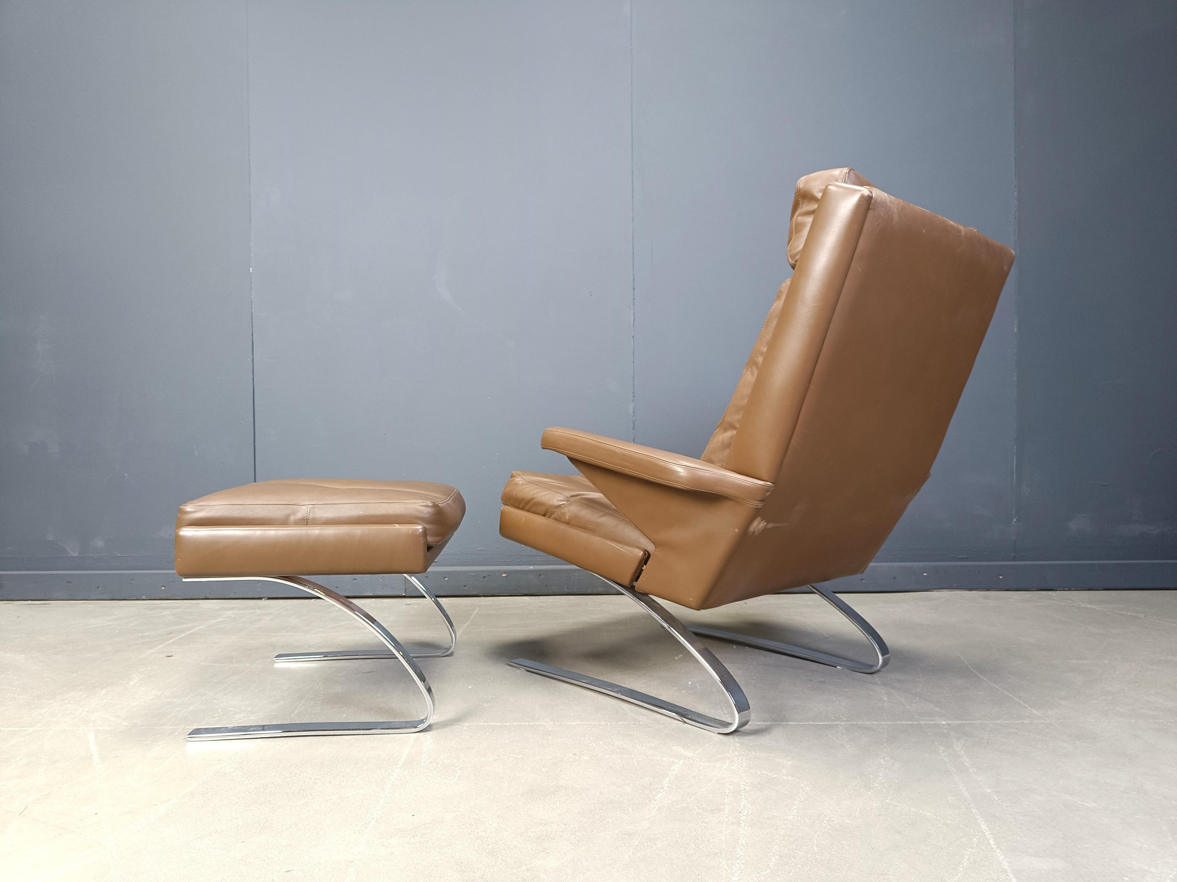 Allemand Swing Lounge Chair et Ottoman de Reinhold Adolf et Hans-Jürgen Schräpfer en vente