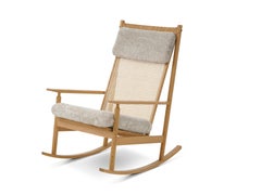 Sedia a dondolo Swing in Oak, di Hans Olsen da Warm Nordic Upholstery Moonlight