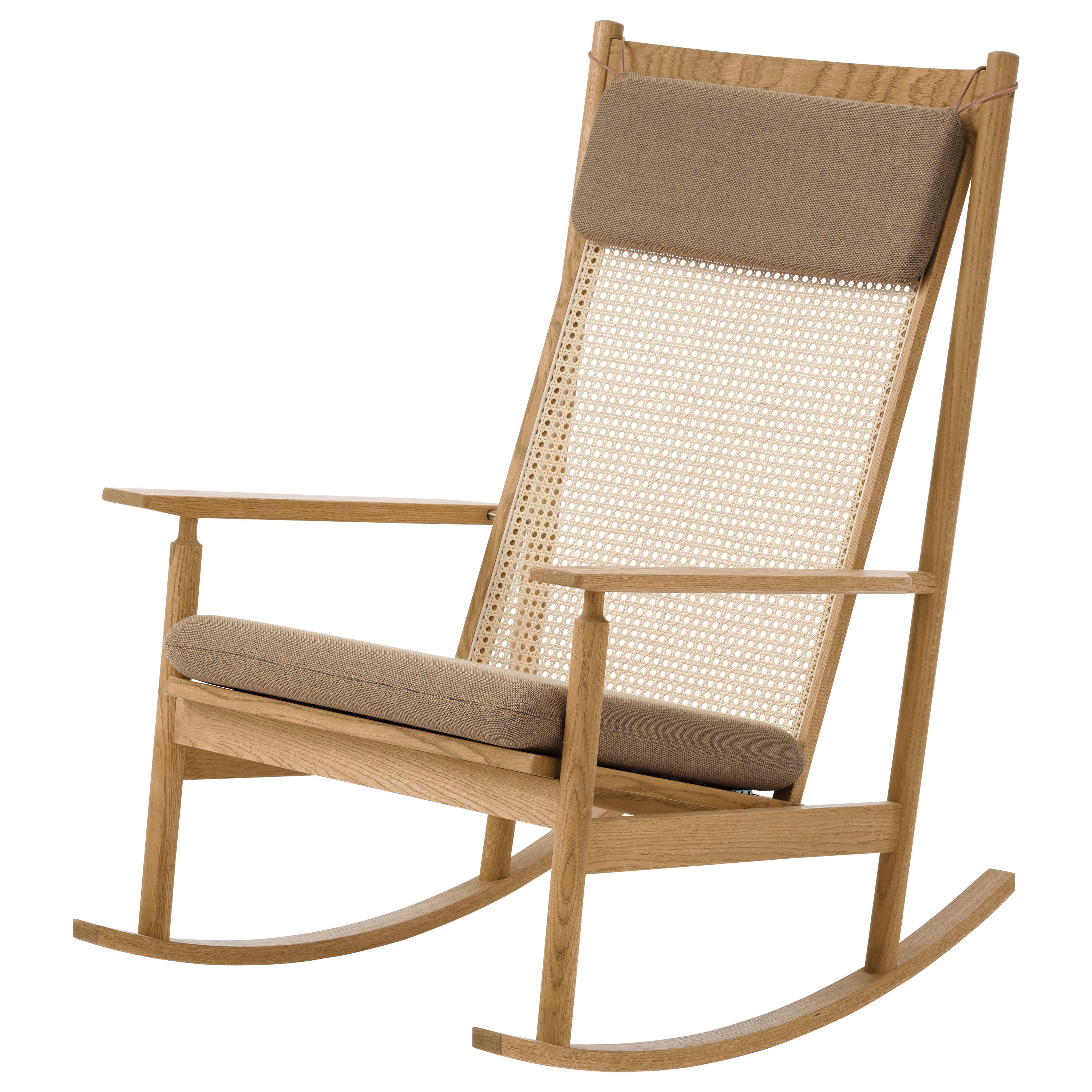Sedia a dondolo Swing in Oak, di Hans Olsen da Warm Nordic Light Upholster