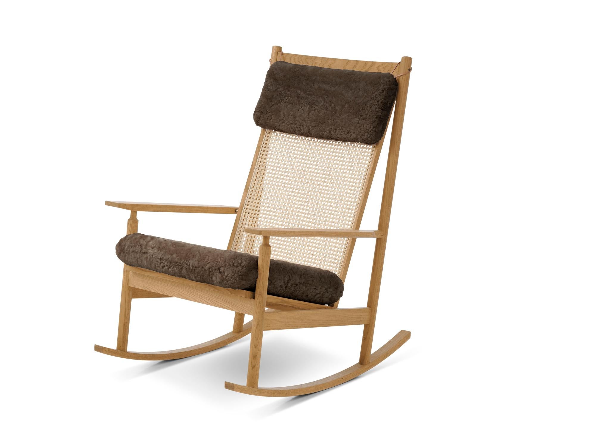 Swing rocking chair sheepskin oak drake by Warm Nordic
Dimensions: D91 x W68 x H 103 cm
Material: Wood, Foam, Rubber springs, French cane, Textile or leather upholstery, Oak, Sheepskin upholstery
Weight: 16.5 kg
Also available in different colours,