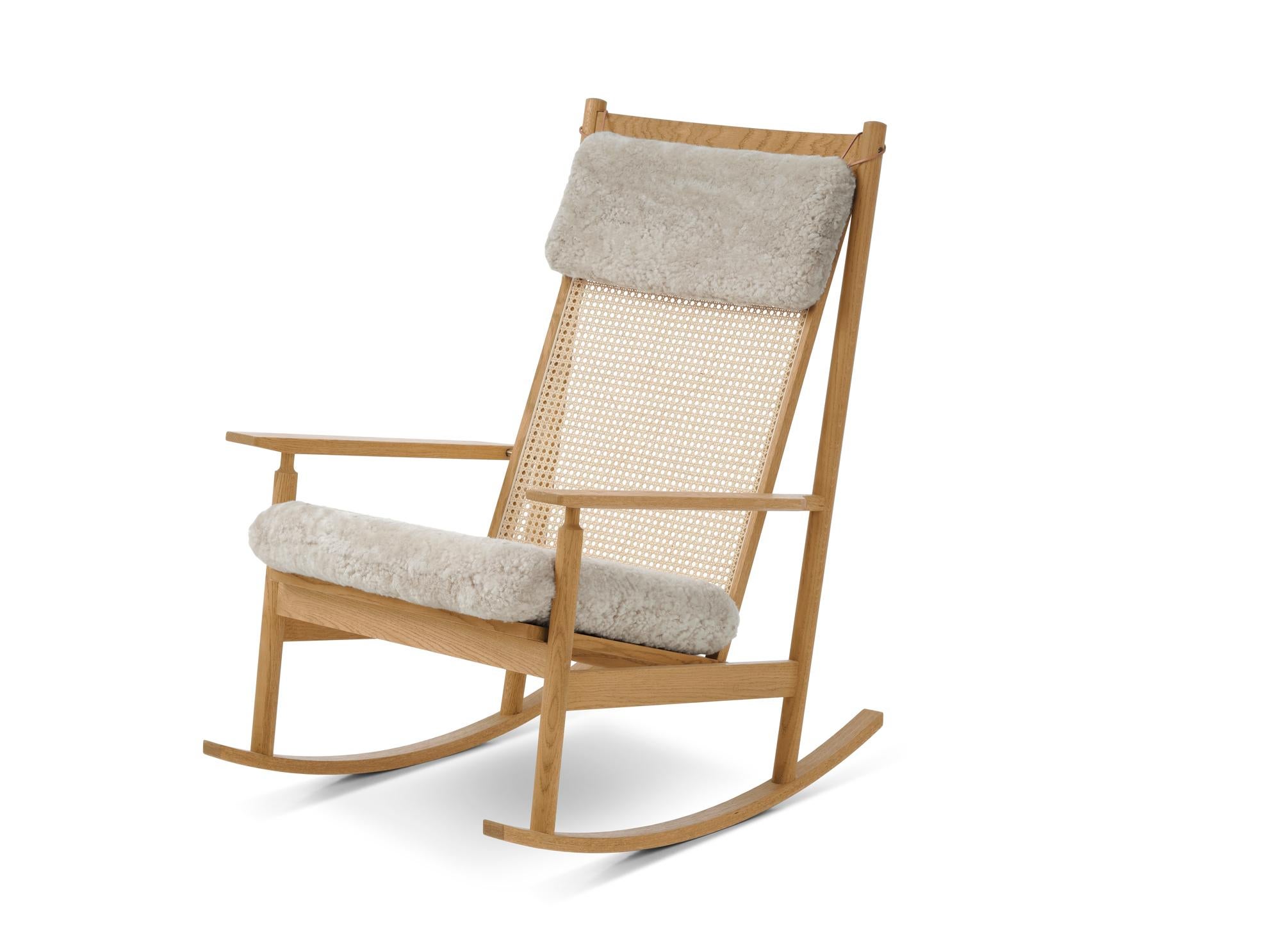 Swing rocking chair sheepskin oak moonlight by Warm Nordic
Dimensions: D91 x W68 x H 103 cm
Material: Wood, Foam, Rubber springs, French cane, Textile or leather upholstery, Oak, Sheepskin upholstery
Weight: 16.5 kg
Also available in different