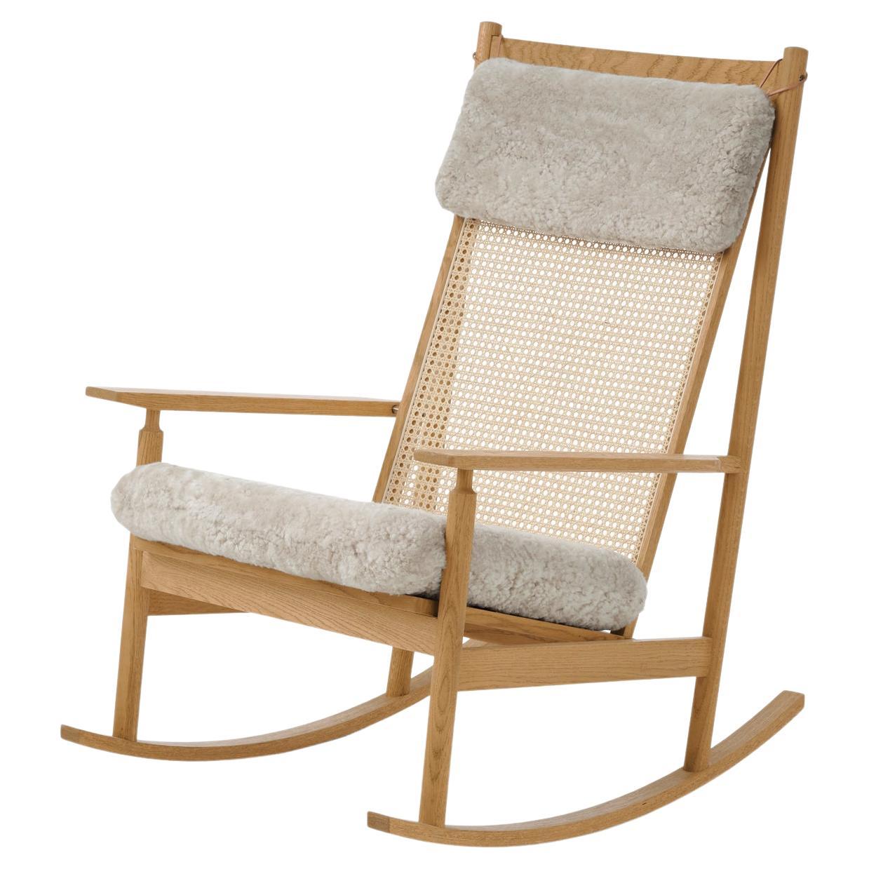 Swing Rocking Chair Schafsfell-Eiche Moonlight von Warm Nordic im Angebot