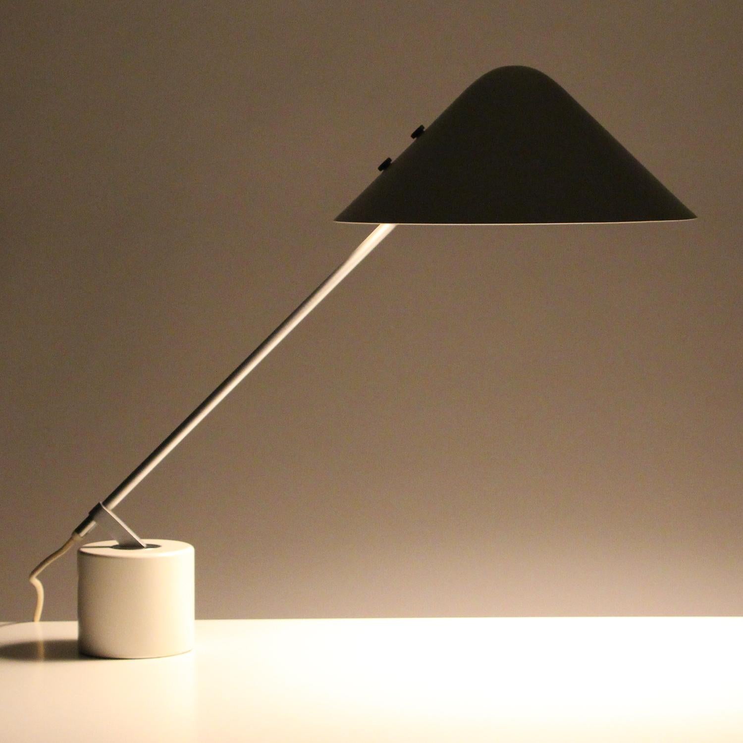 Danish Swing VIP Large White Table Lamp by Jorgen Gammelgaard, Pandul, 1983