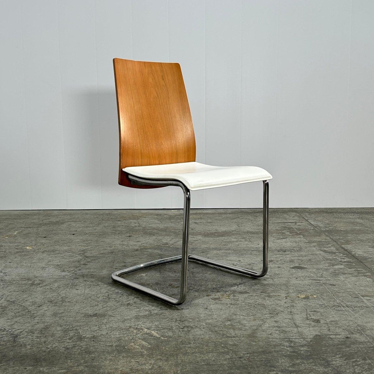 Swing-Stühle aus Nussbaumholz und Leder von Calligaris, achtteilig, Set (Moderne) im Angebot