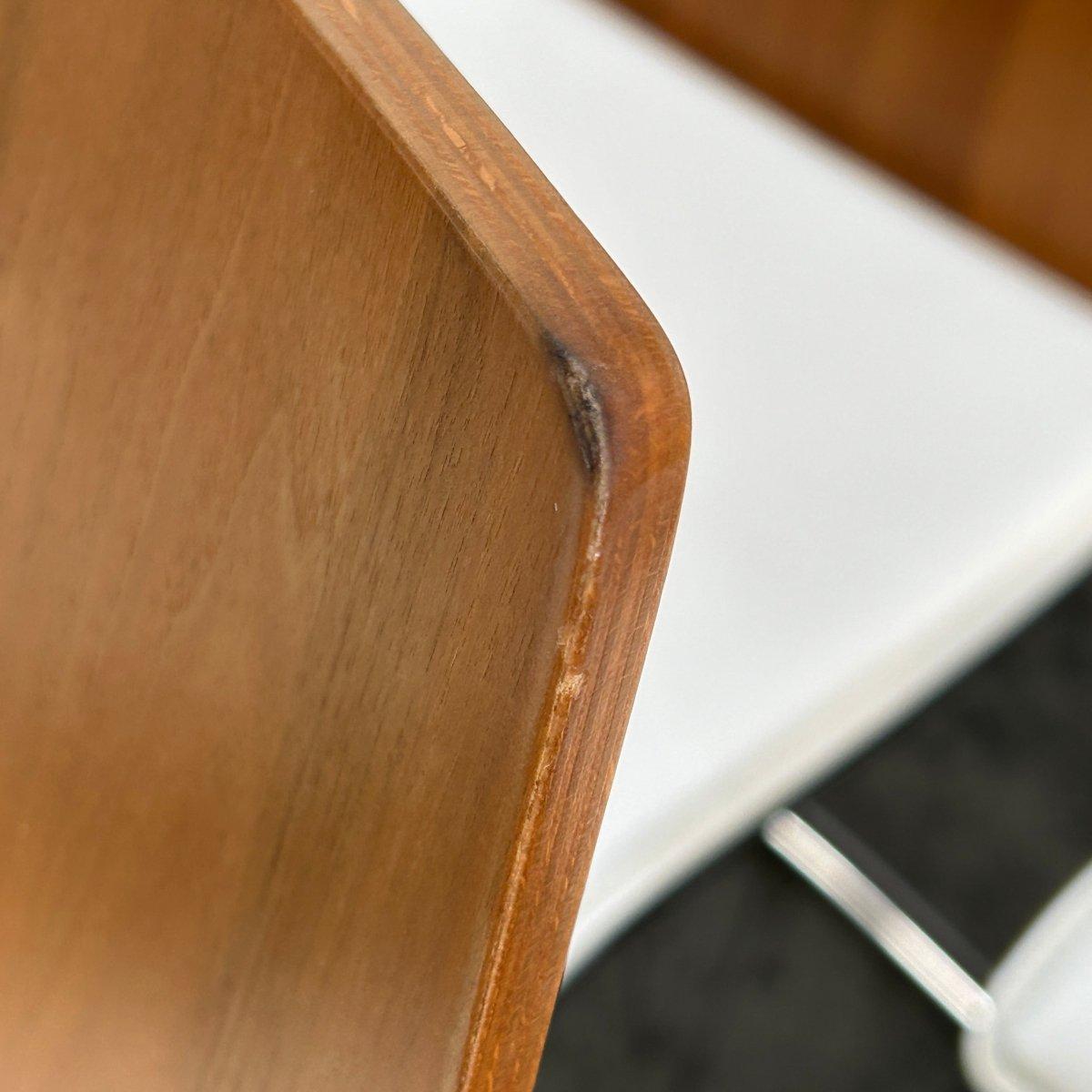 Swing-Stühle aus Nussbaumholz und Leder von Calligaris, achtteilig, Set im Zustand „Gut“ im Angebot in Basildon, London