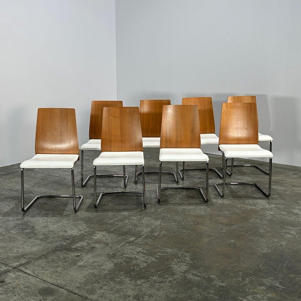 Swing-Stühle aus Nussbaumholz und Leder von Calligaris, achtteilig, Set (21. Jahrhundert und zeitgenössisch) im Angebot