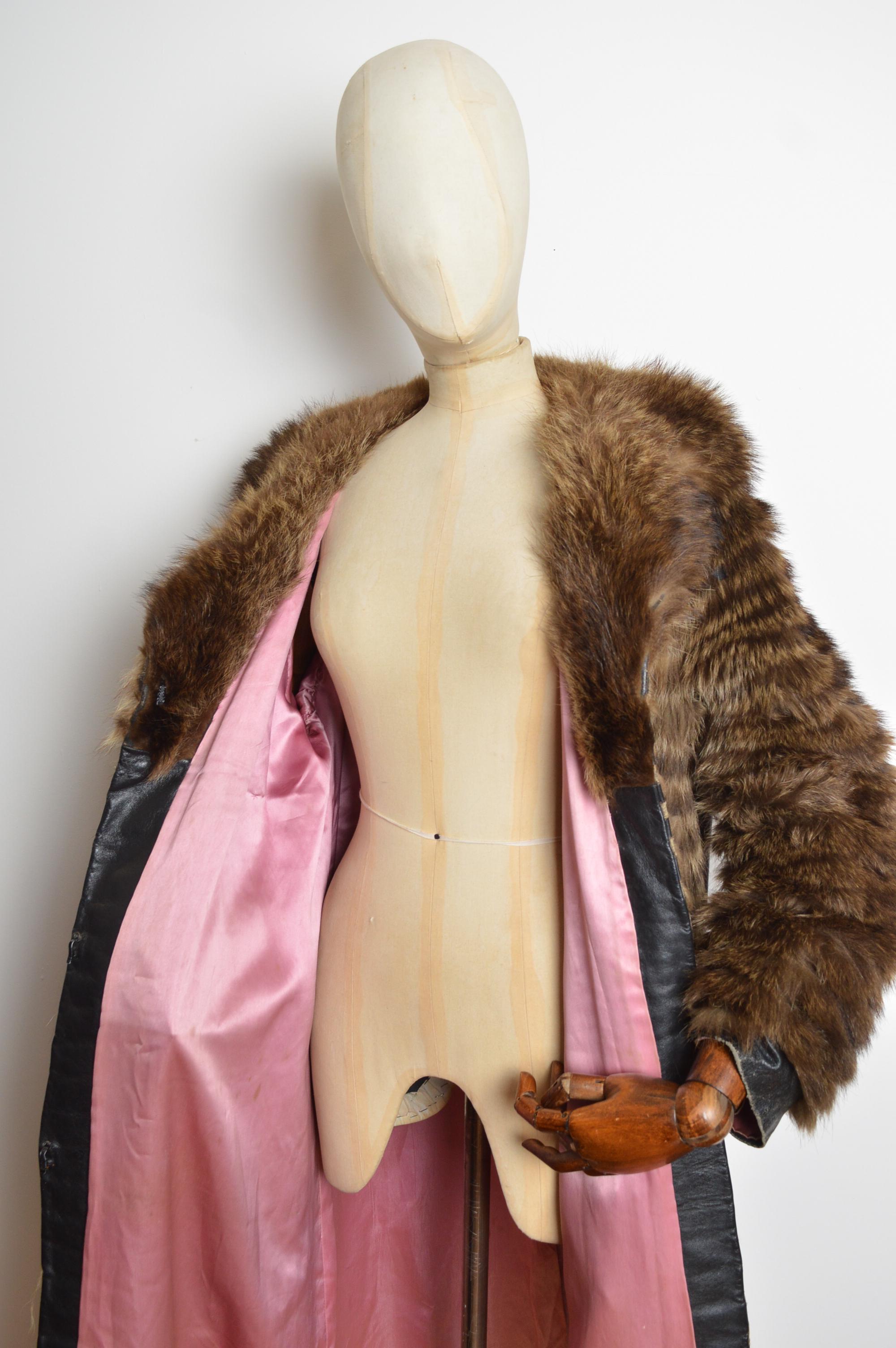 Marron Swinging 1960's PIERRE CARDIN Bohemian Shaggy Racoon Long Real Fur Coates en vente