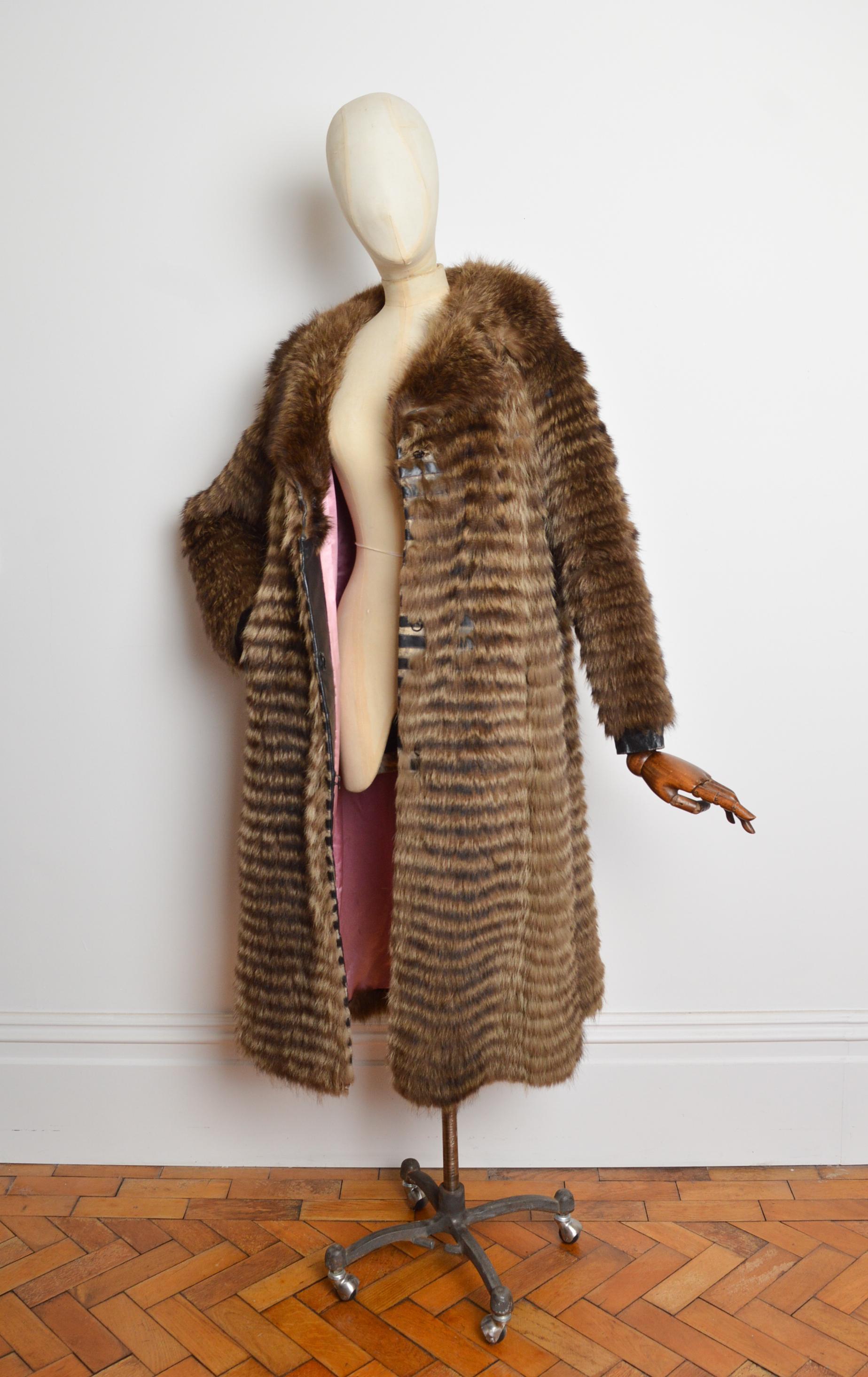 Swinging 1960's PIERRE CARDIN Bohemian Shaggy Racoon Long Real Fur Coates en vente 1