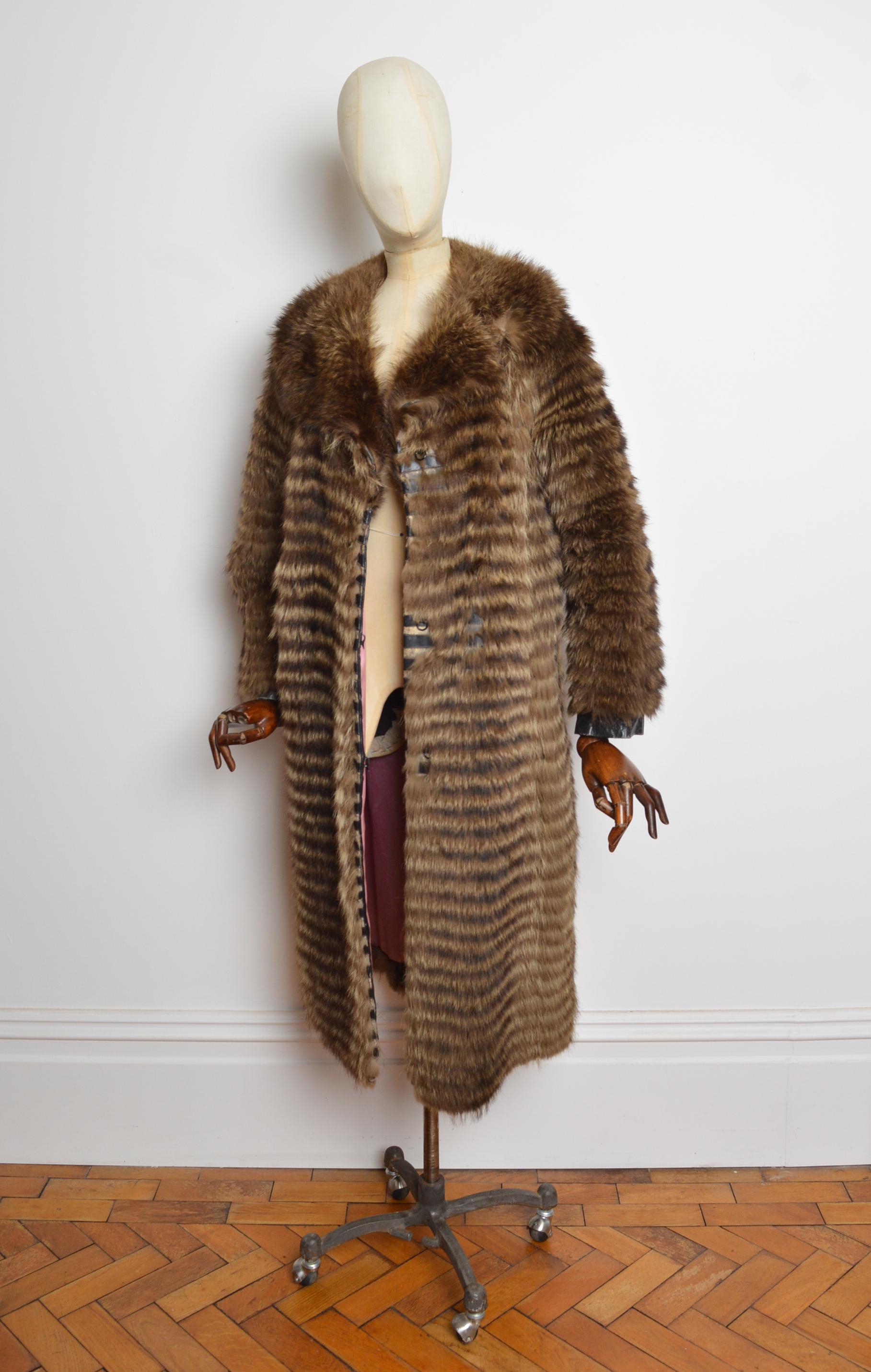 Swinging 1960's PIERRE CARDIN Bohemian Shaggy Racoon Long Real Fur Coates en vente 3