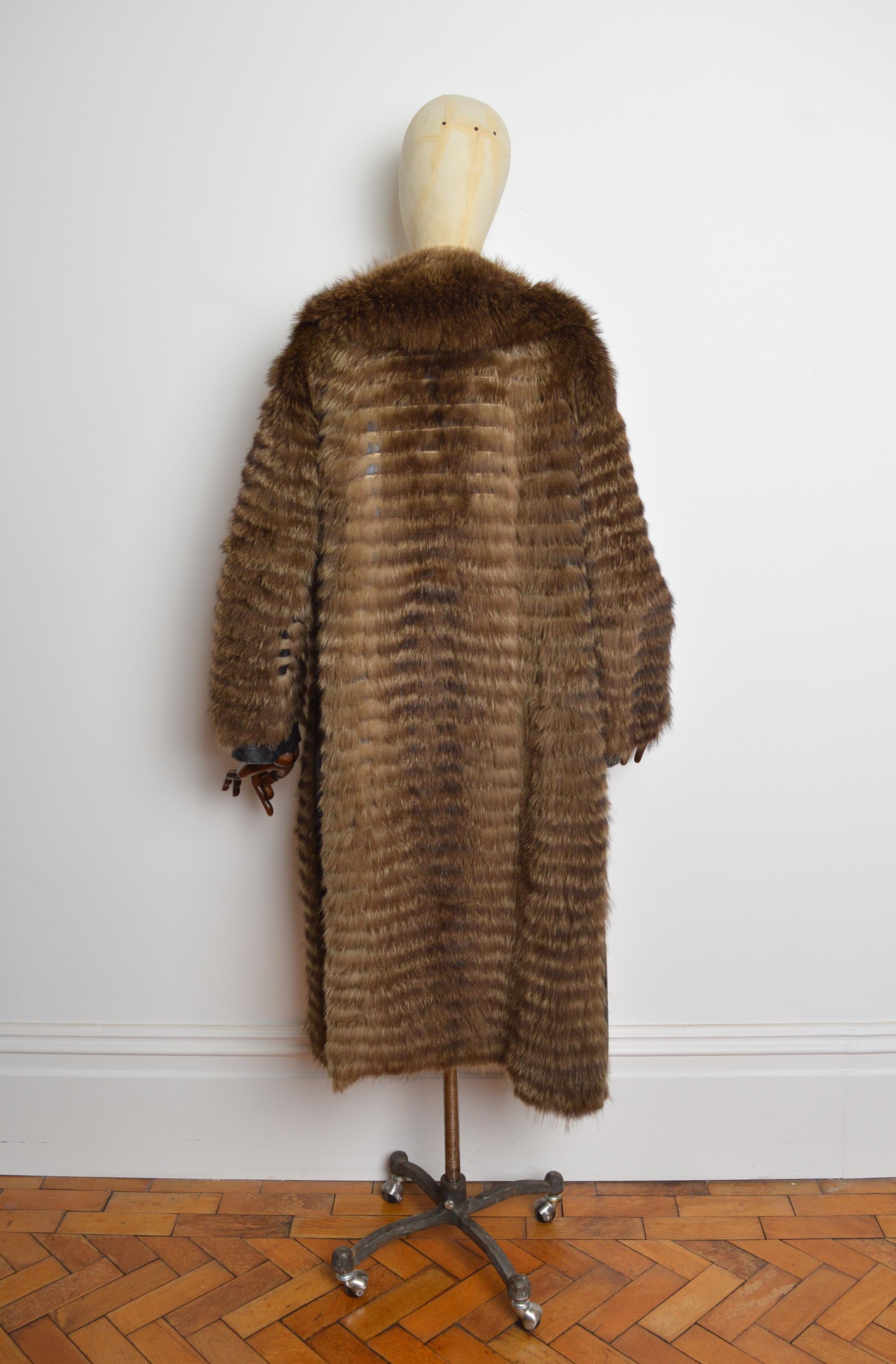 Swinging 1960's PIERRE CARDIN Bohemian Shaggy Racoon Long Real Fur Coates en vente 4