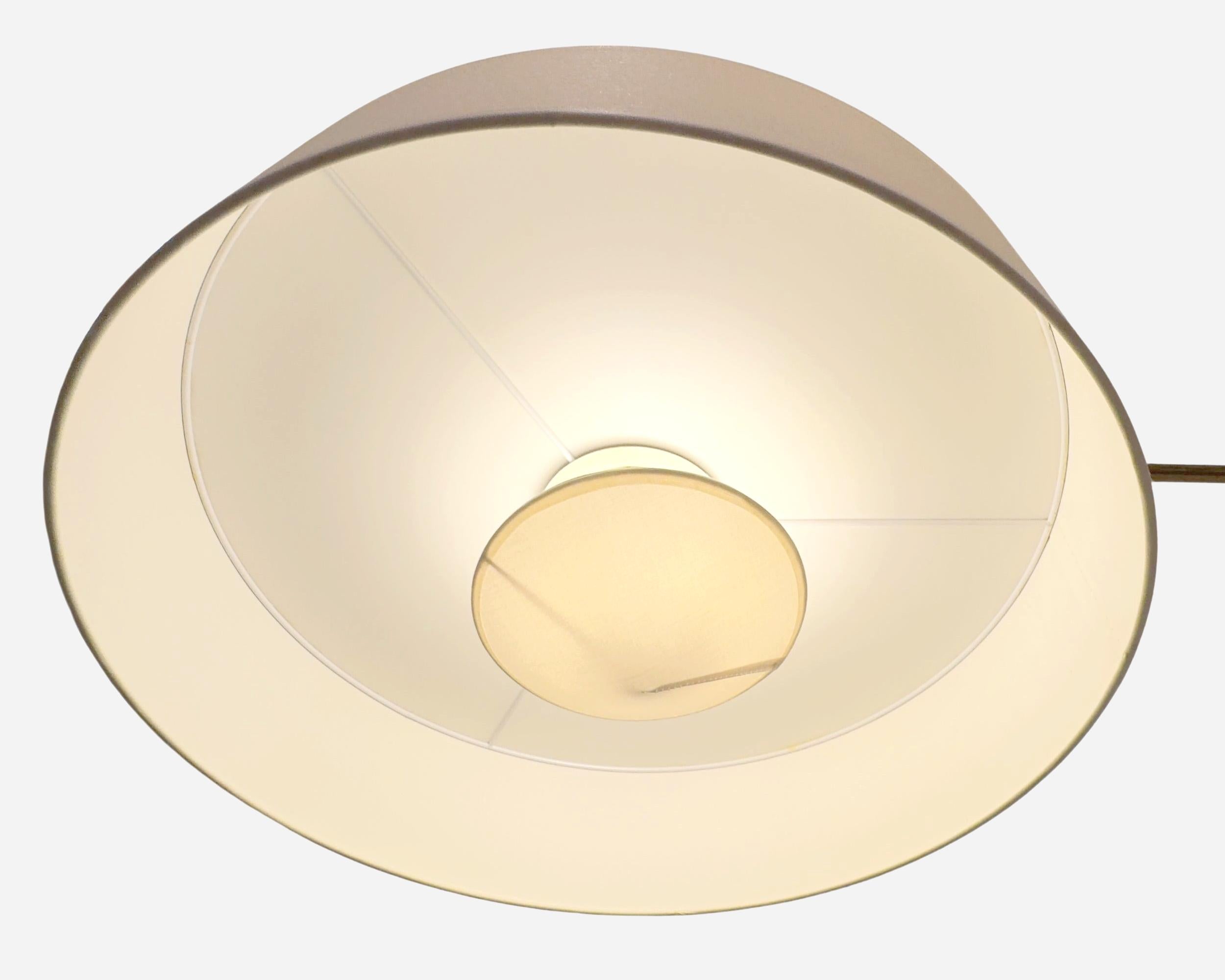 Ottone Lampada da terra oscillante con pendolo, Edition Maison Lunel, Francia, circa 1950 in vendita