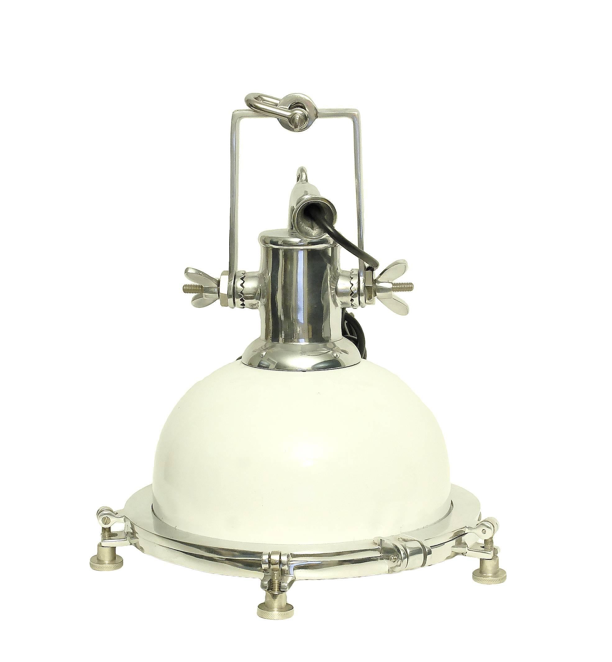 Swinging Metal White Enameled Lampara Boat Lamp, USA, 1930 In Excellent Condition In Milan, IT