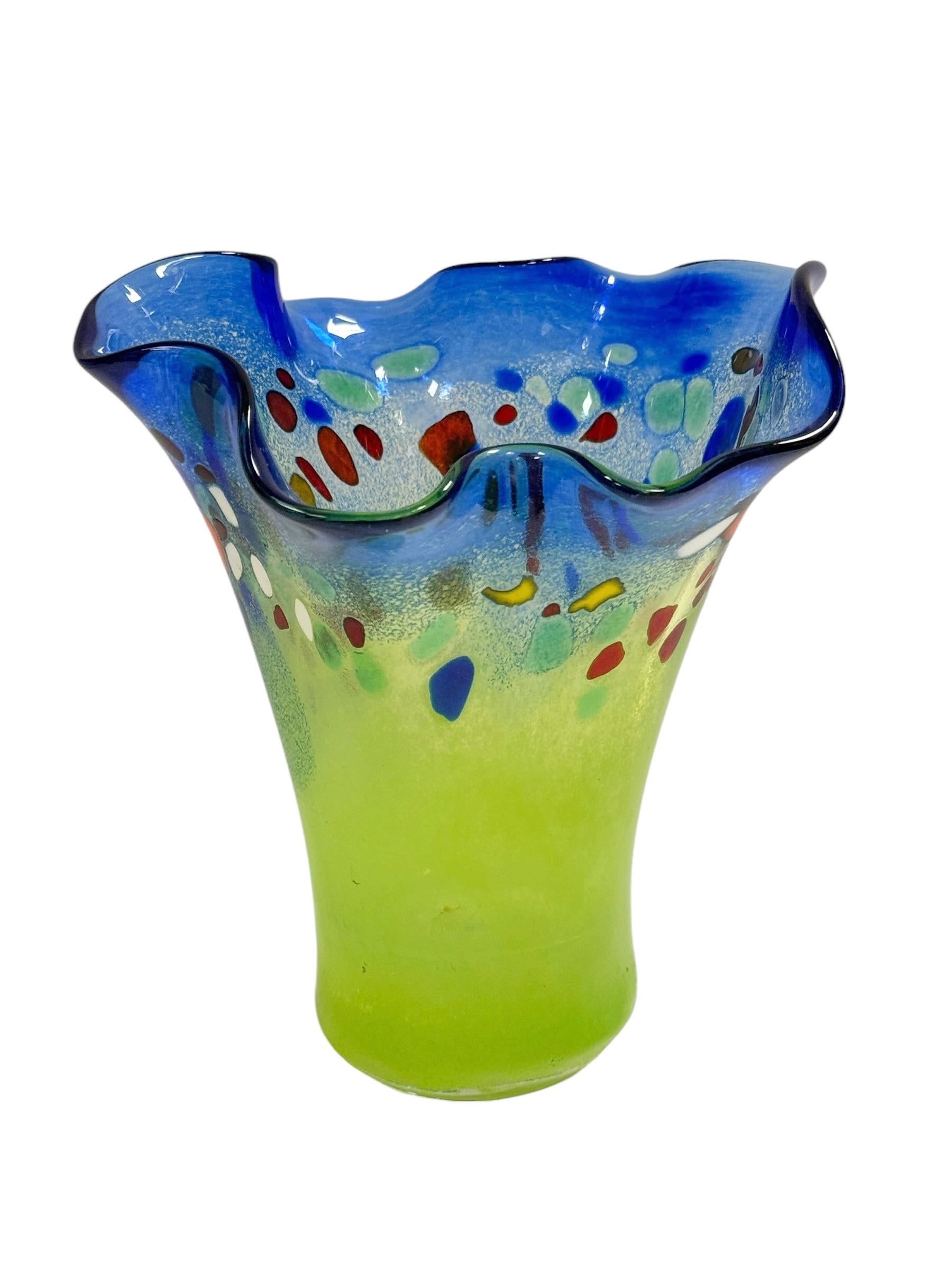 Murano-Handtaschentaschenvase aus Wirbel-Kunstglas in Grün und Blau, mehrfarbig, modern, 1980er Jahre im Zustand „Gut“ in Nuernberg, DE