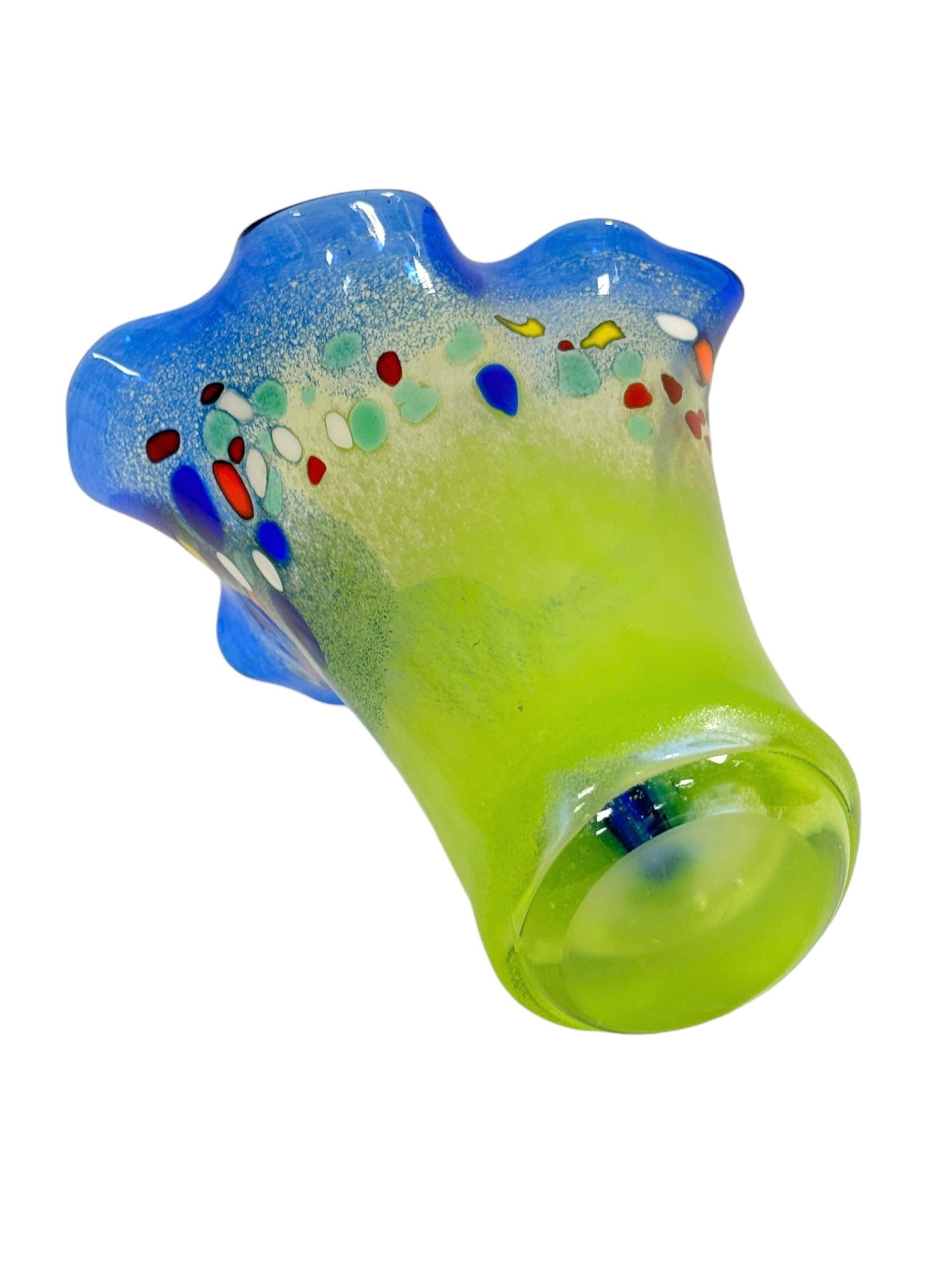 Murano-Handtaschentaschenvase aus Wirbel-Kunstglas in Grün und Blau, mehrfarbig, modern, 1980er Jahre (Ende des 20. Jahrhunderts)