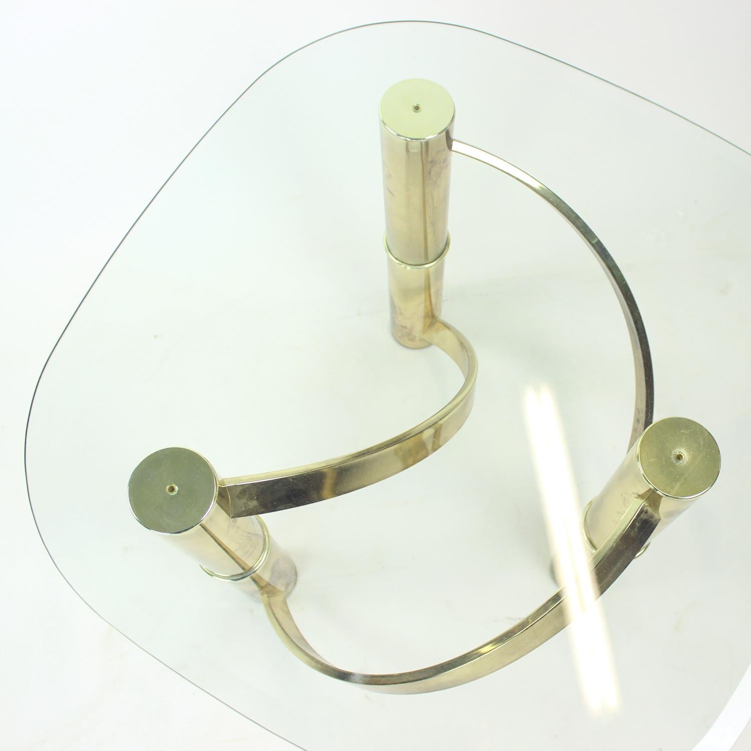 Table basse tourbillonnant en laiton et verre, Italie, années 1970 Bon état - En vente à Zohor, SK