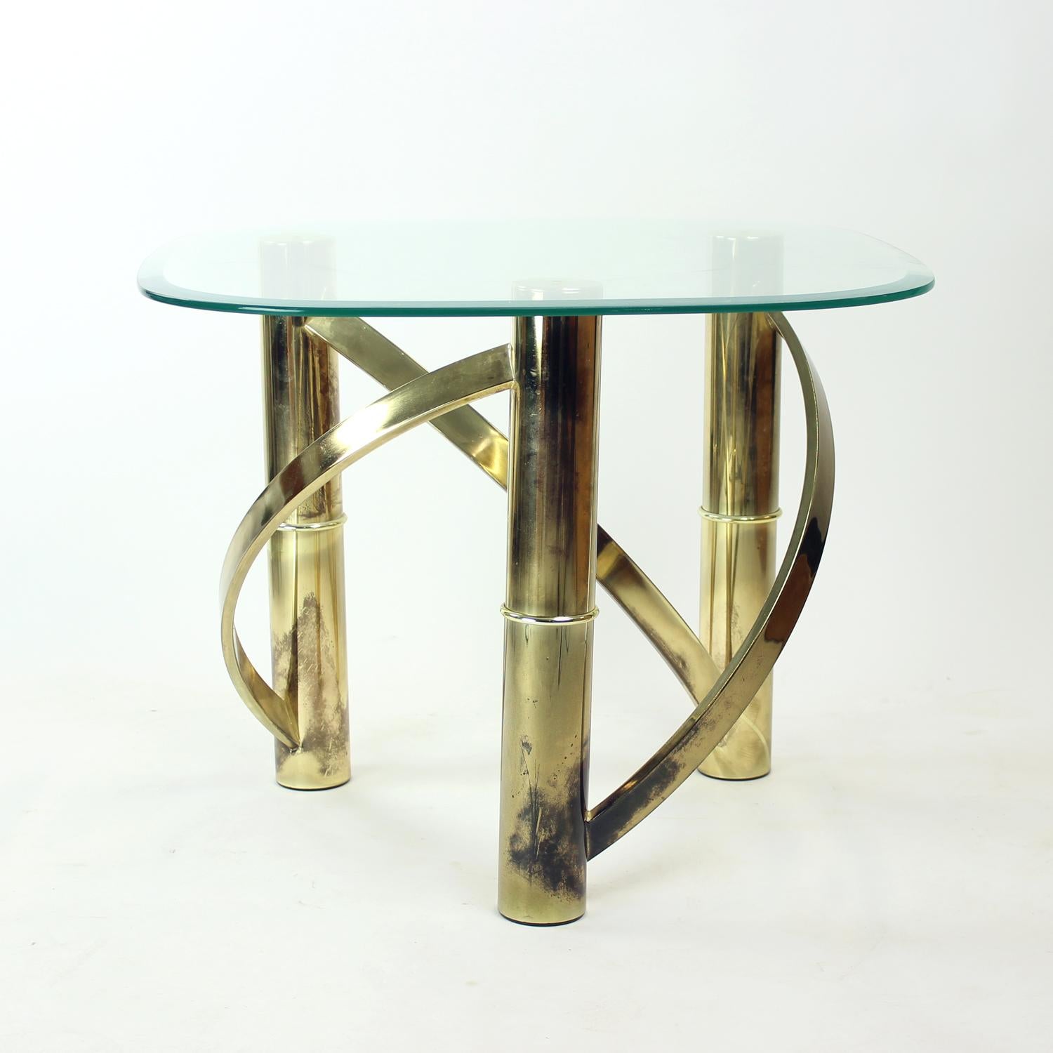Fin du 20e siècle Table basse tourbillonnant en laiton et verre, Italie, années 1970 en vente
