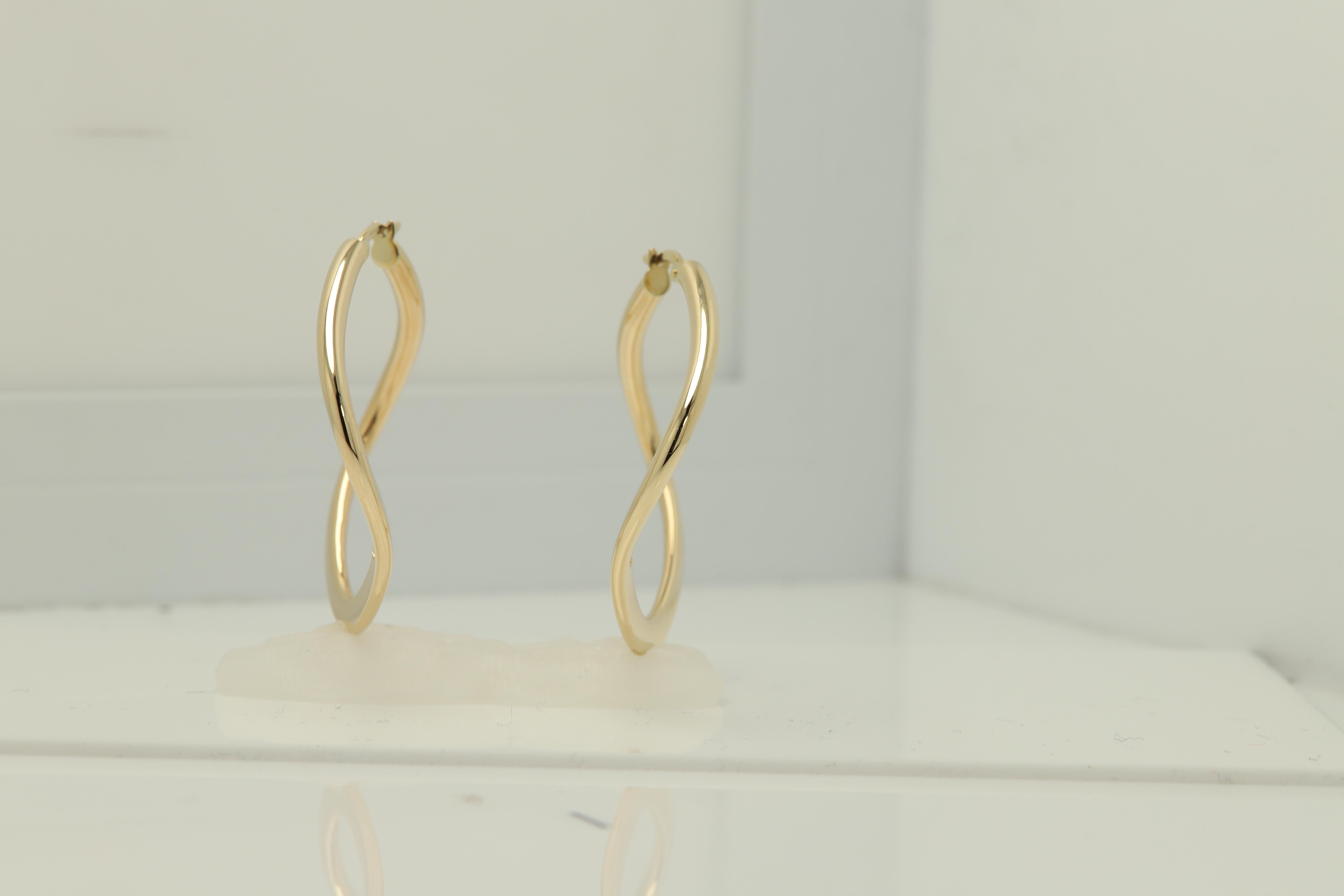 Swirl Curvy Italian Hoops 14 Karat Gold Earrings Gold Hoops Artistic Earrings For Sale 2