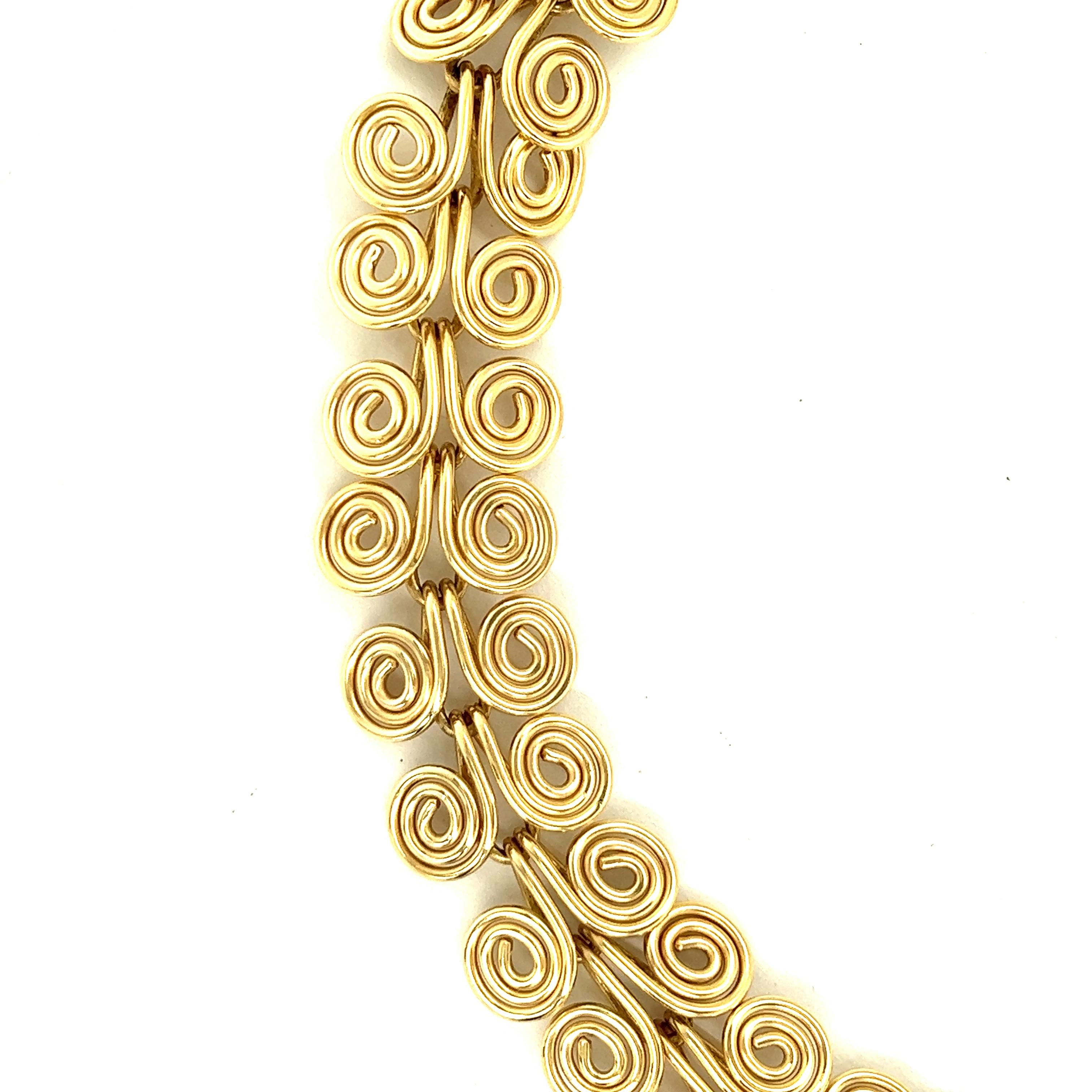 Swirl Design 14k Yellow Gold Necklace

Collar necklace made of multiple links that feature a swirl motif, made of 14 karat yellow gold

Size: width 2 cm, length 40 cm
Total weight: 89.6 grams 