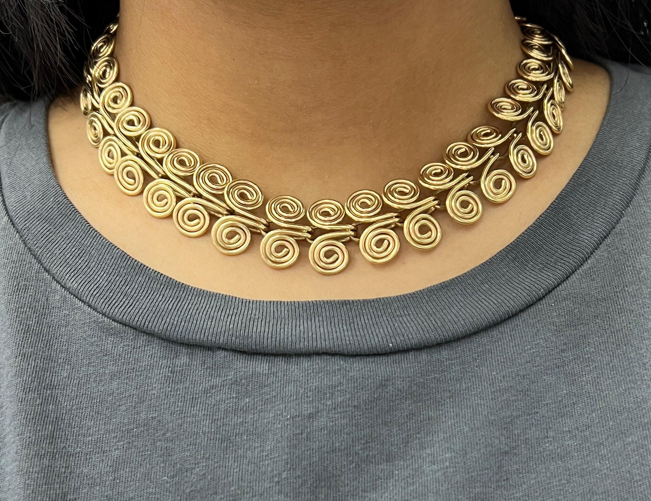 Swirl Design 14k Yellow Gold Collar Necklace  For Sale 3