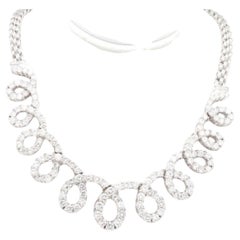 Collana con design a vortice e diamanti tondi e brillanti da 9,00 ct.